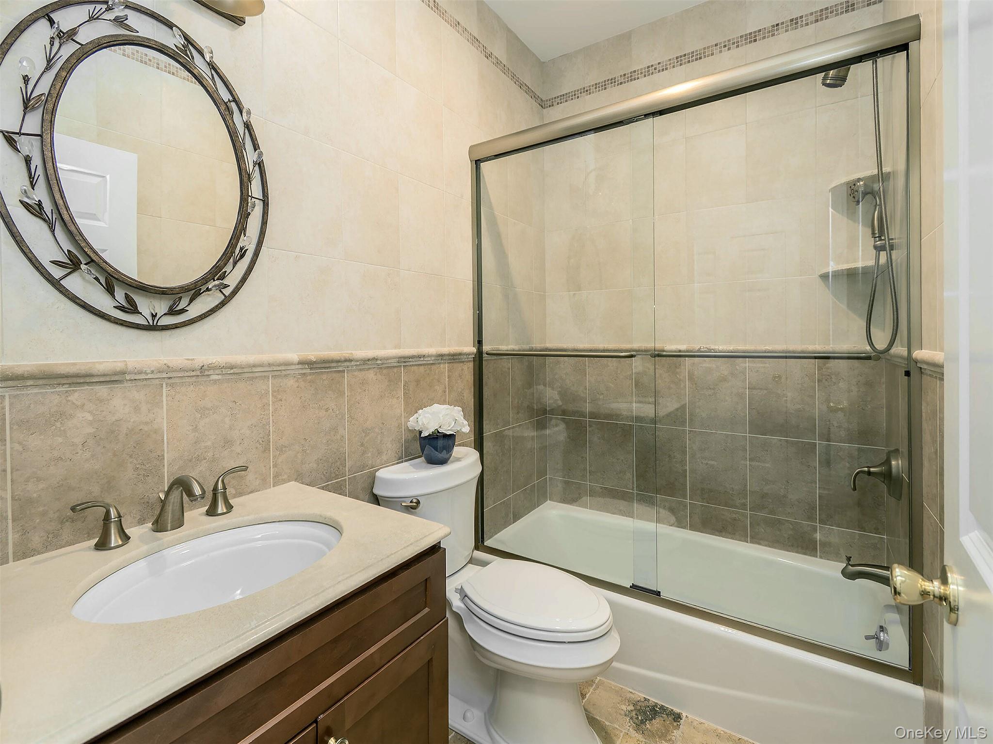 1 Coolidge Avenue, Glen Head, NY 11545