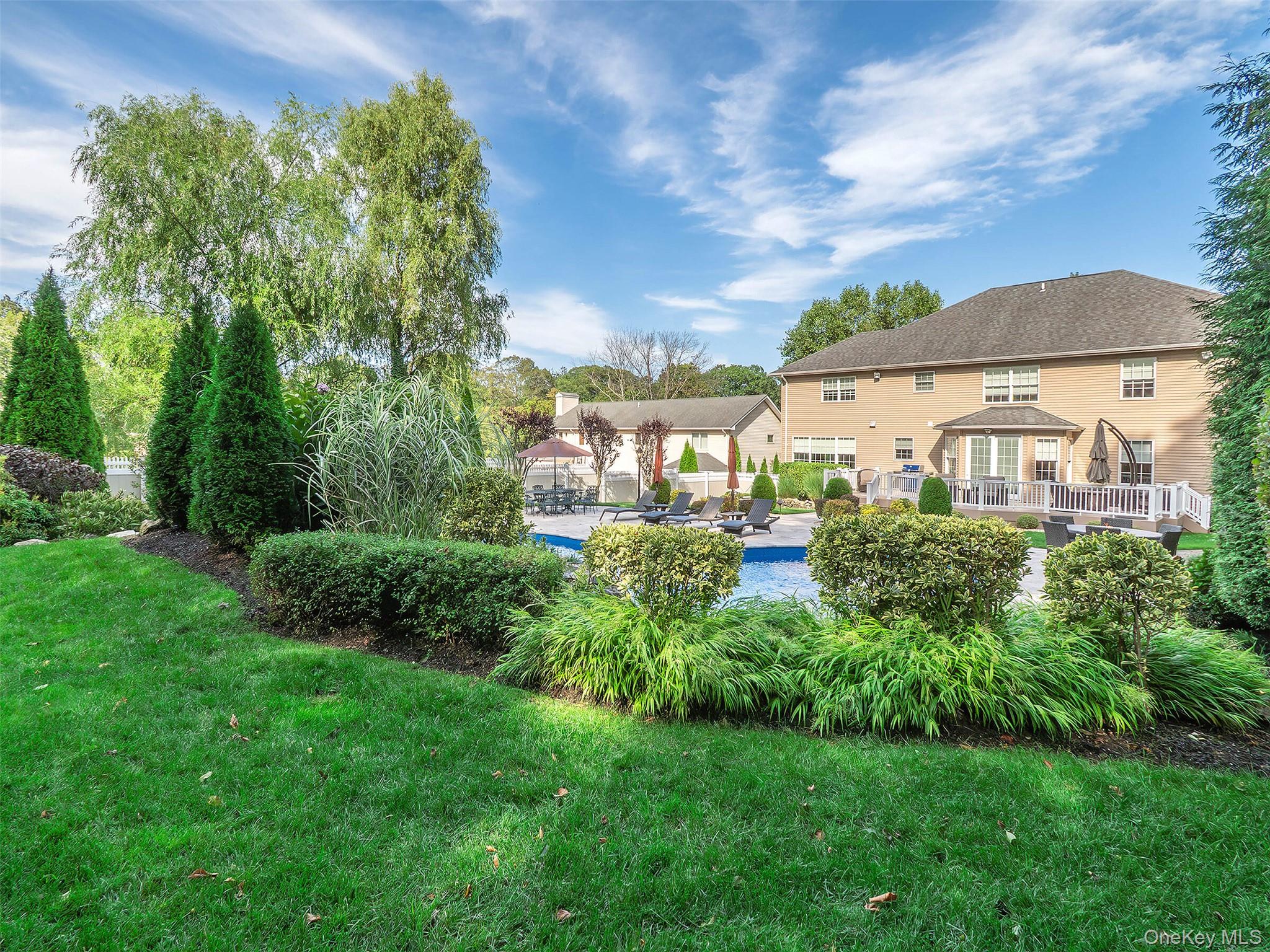 1 Coolidge Avenue, Glen Head, NY 11545