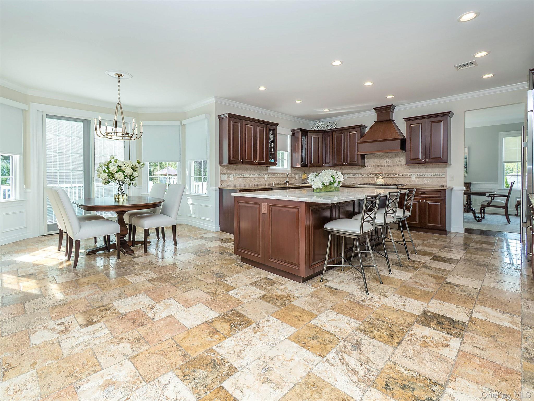 1 Coolidge Avenue, Glen Head, NY 11545