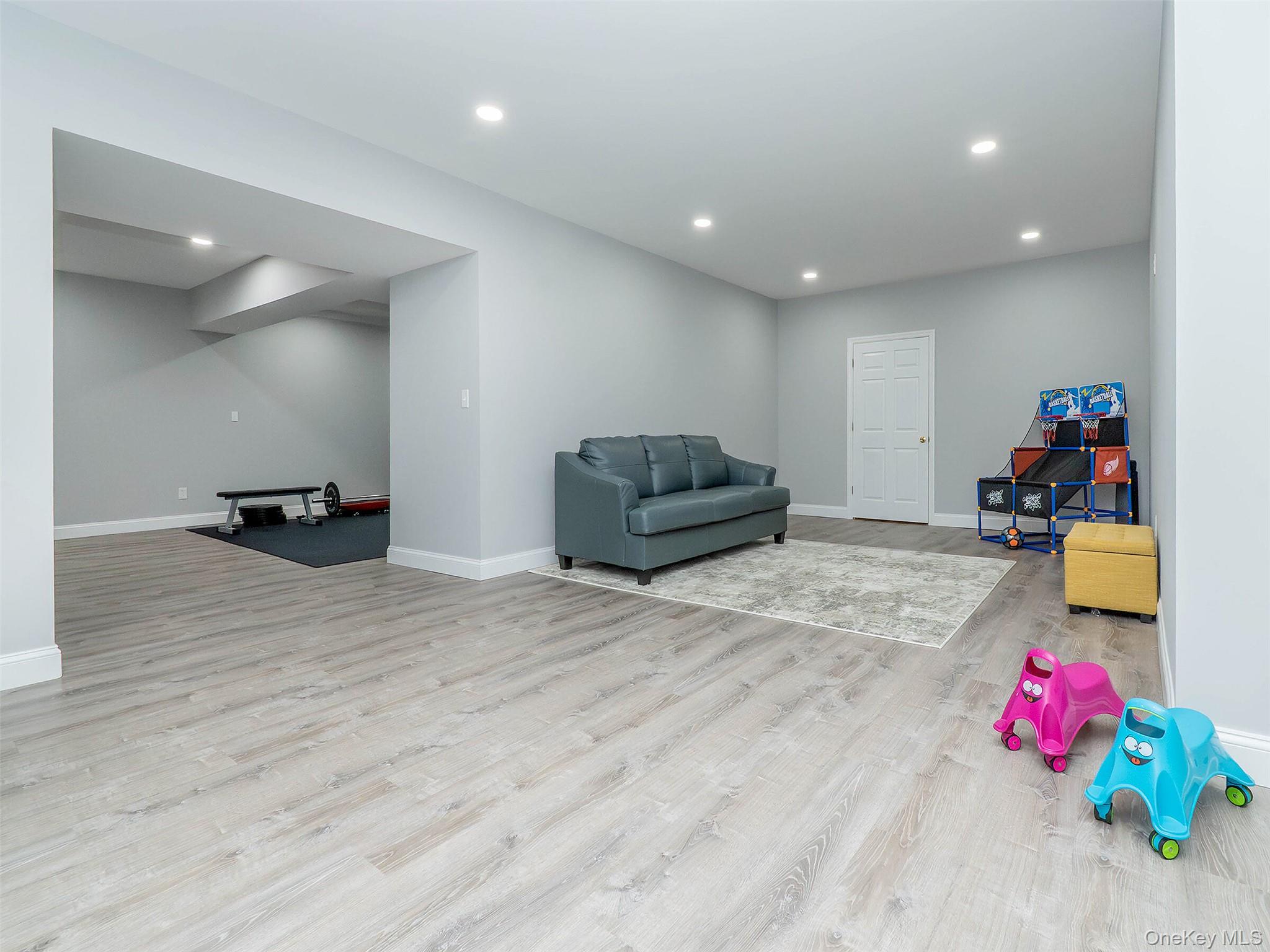 1 Coolidge Avenue, Glen Head, NY 11545