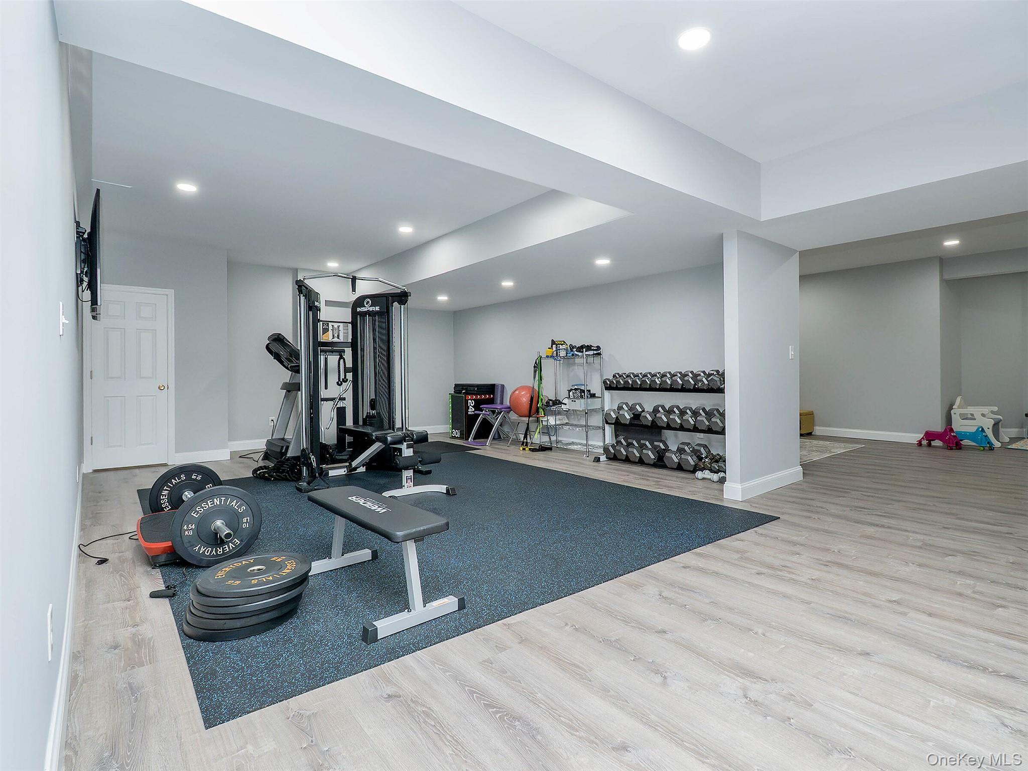 1 Coolidge Avenue, Glen Head, NY 11545