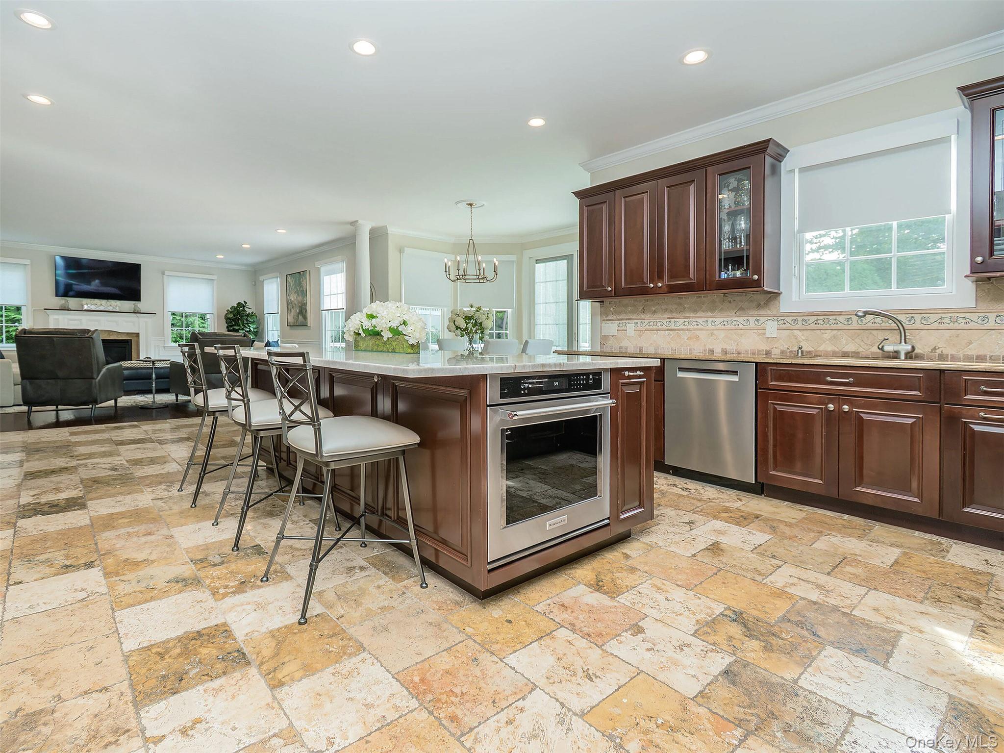 1 Coolidge Avenue, Glen Head, NY 11545