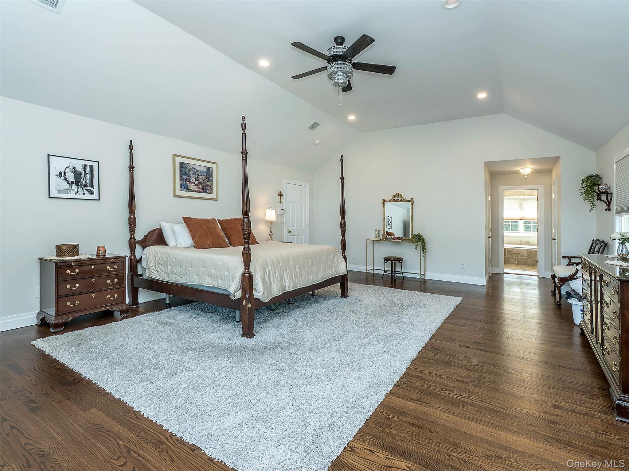 1 Coolidge Avenue, Glen Head, NY 11545