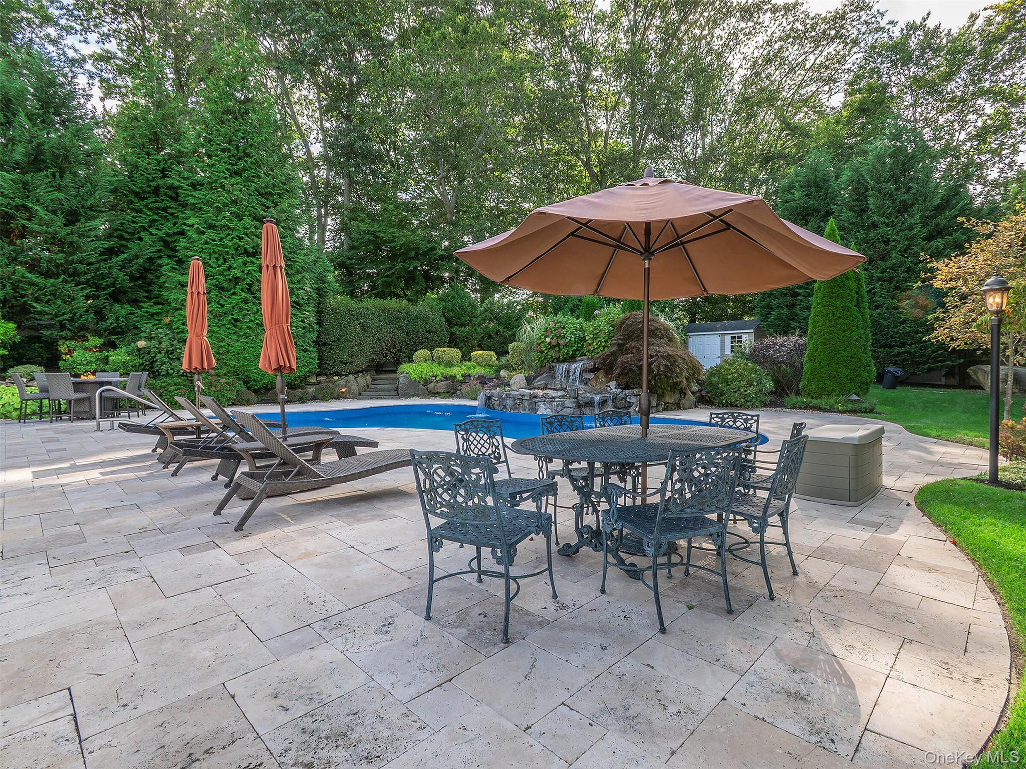 1 Coolidge Avenue, Glen Head, NY 11545