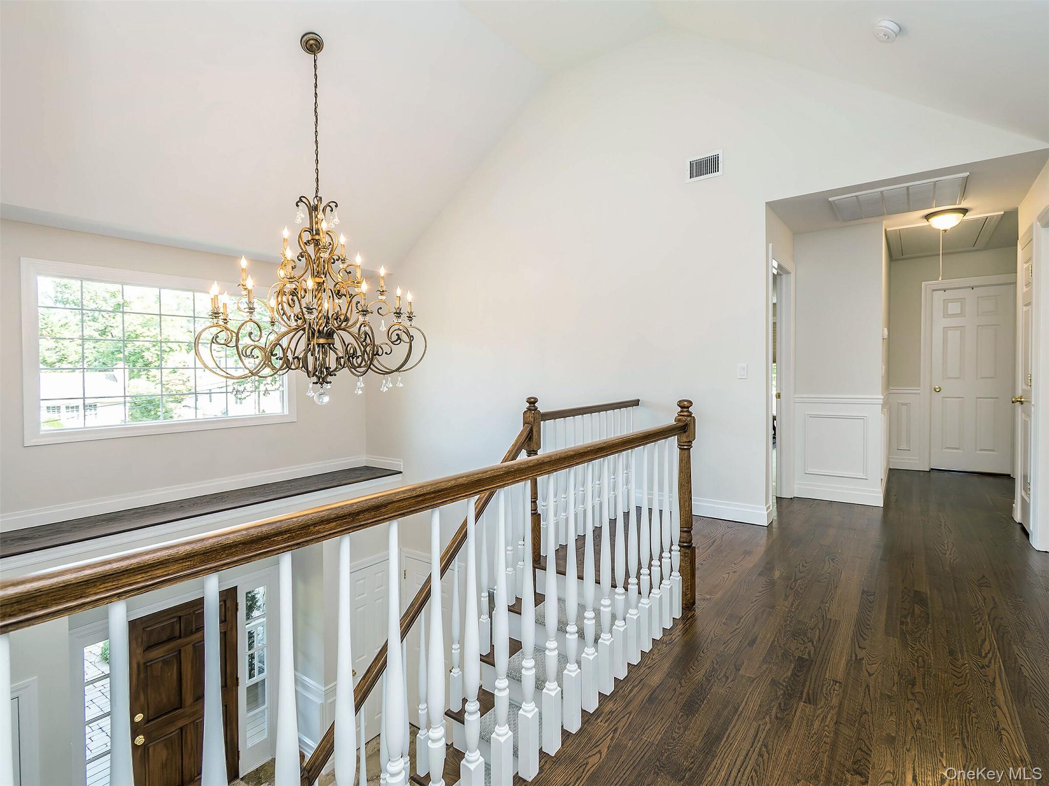 1 Coolidge Avenue, Glen Head, NY 11545