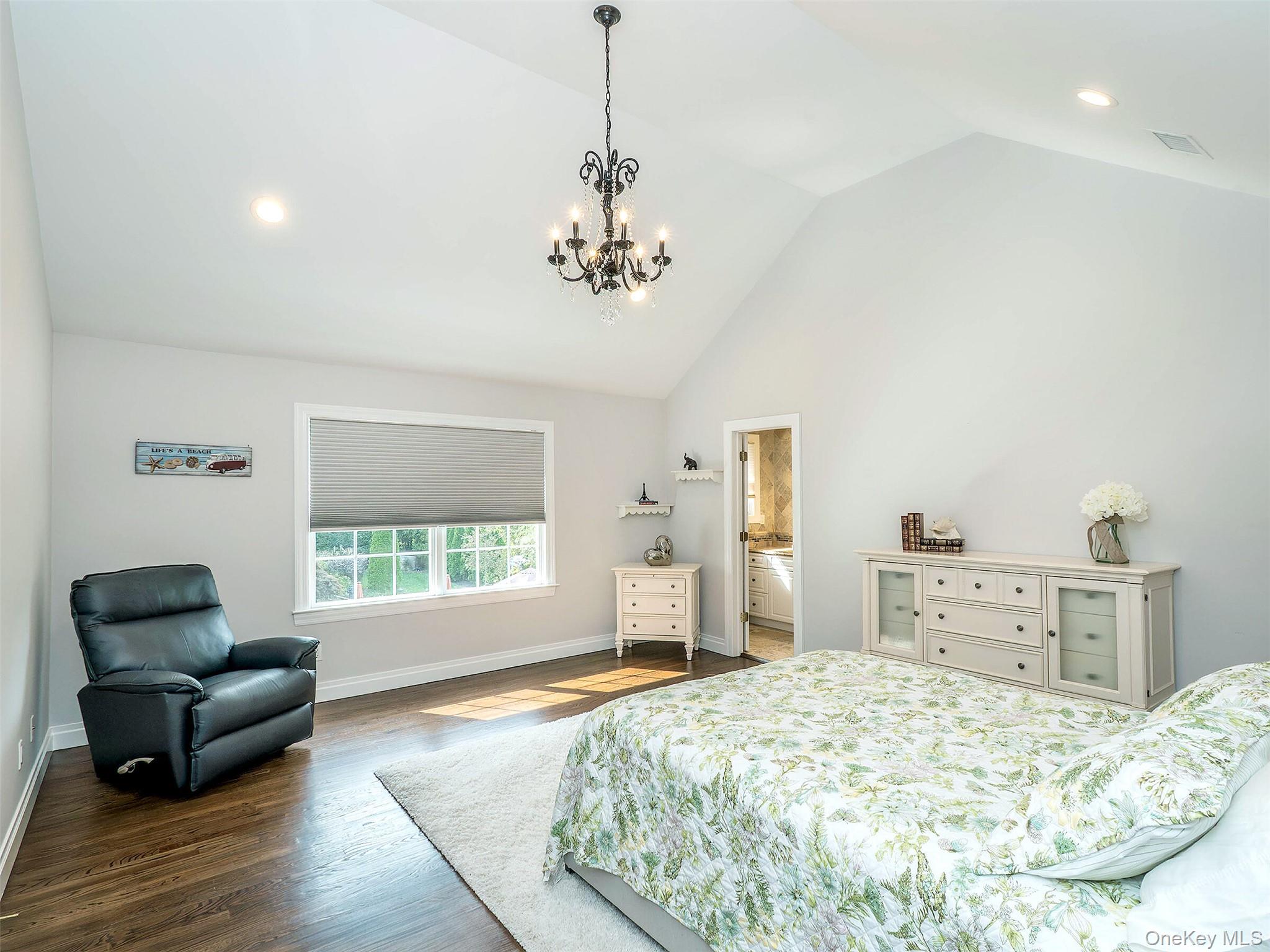 1 Coolidge Avenue, Glen Head, NY 11545