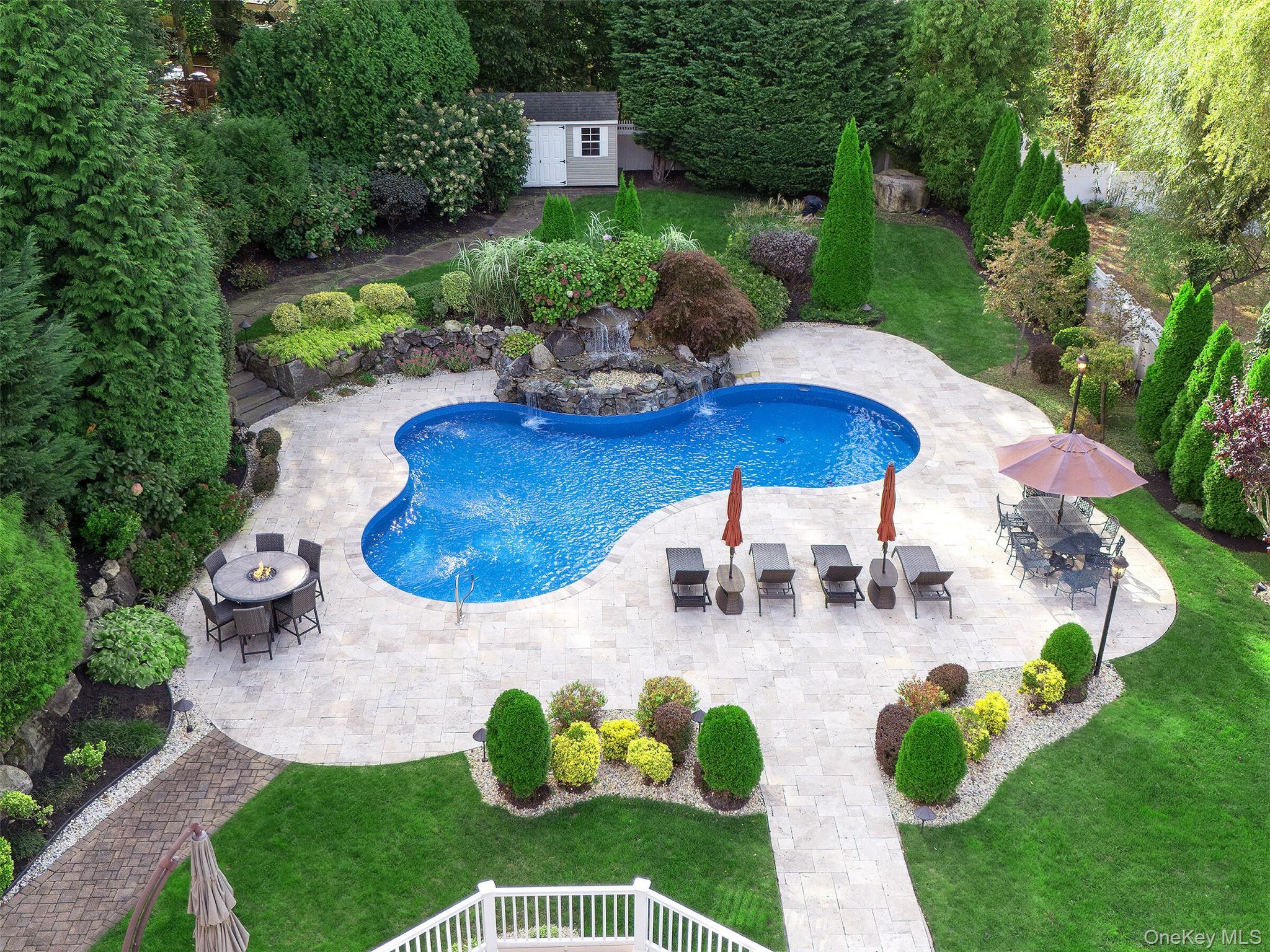 1 Coolidge Avenue, Glen Head, NY 11545