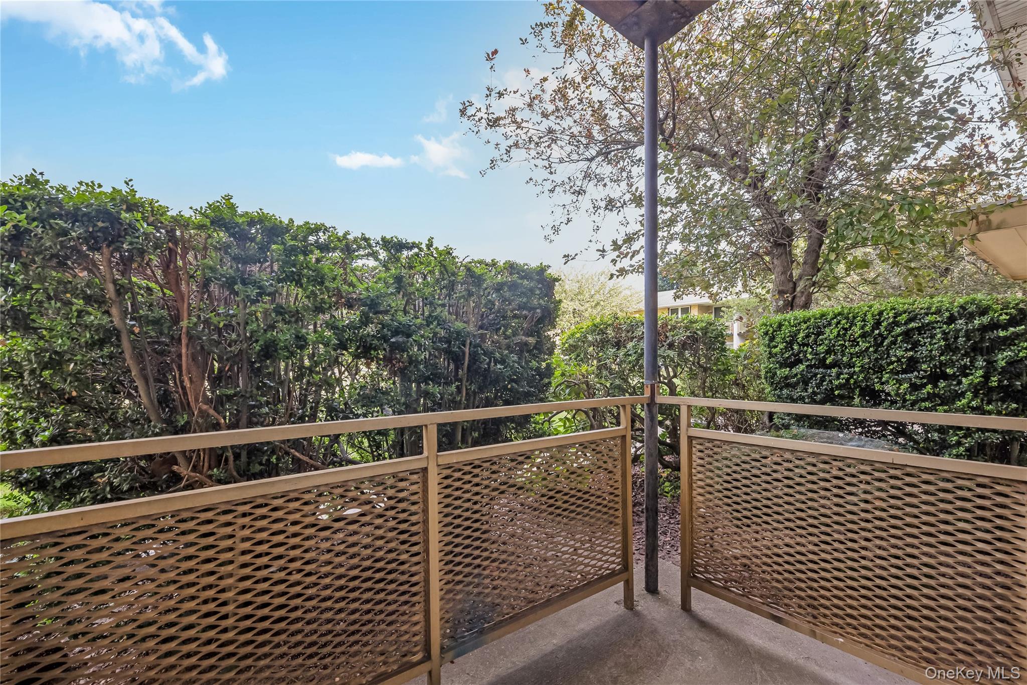 700 Broadway # 28, Amityville, NY 11701