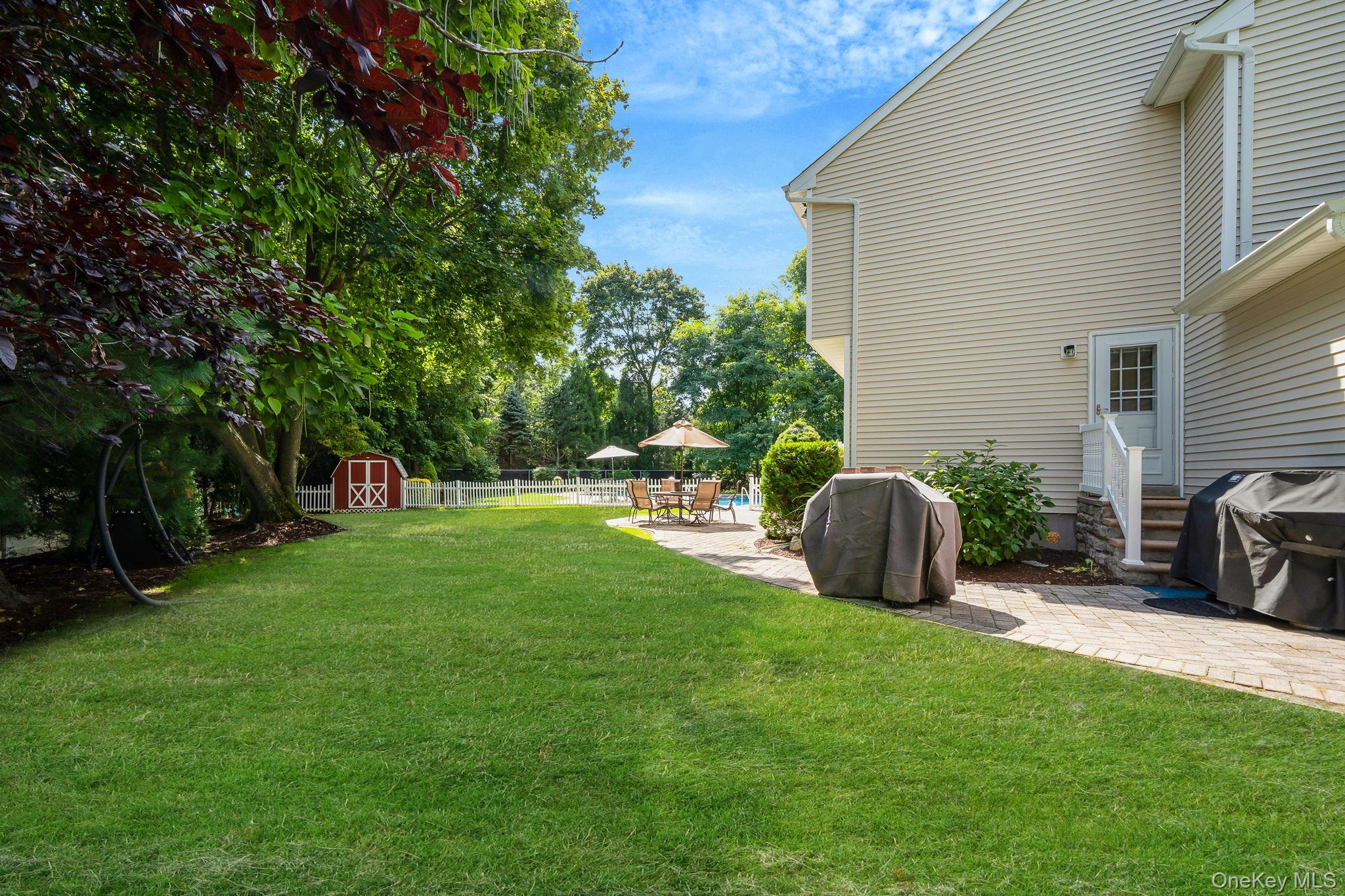 37 Deer Lane, East Setauket, NY 11733