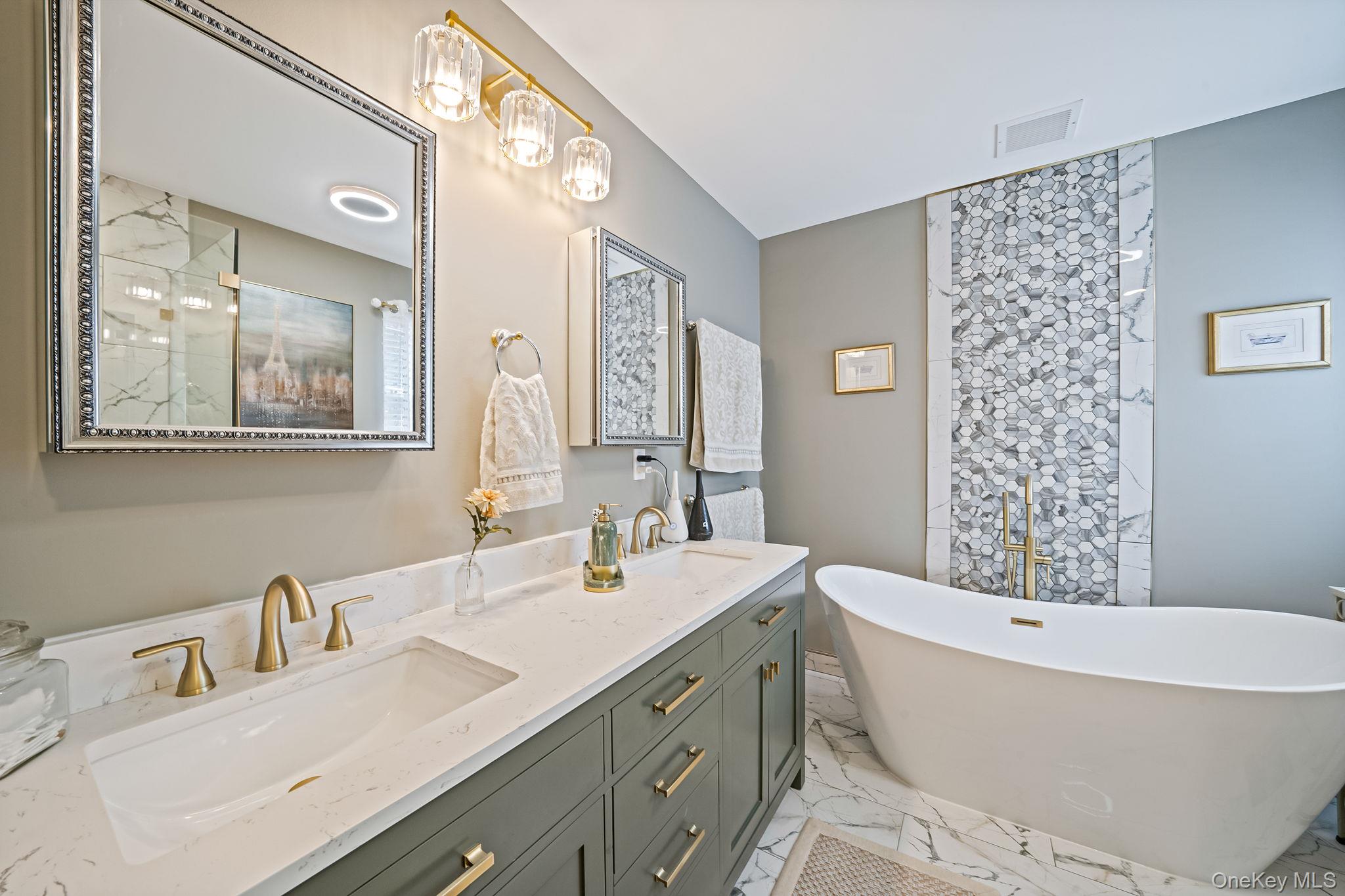 37 Deer Lane, East Setauket, NY 11733