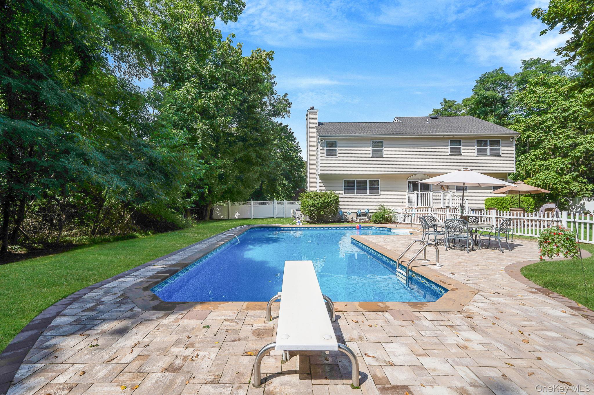 37 Deer Lane, East Setauket, NY 11733