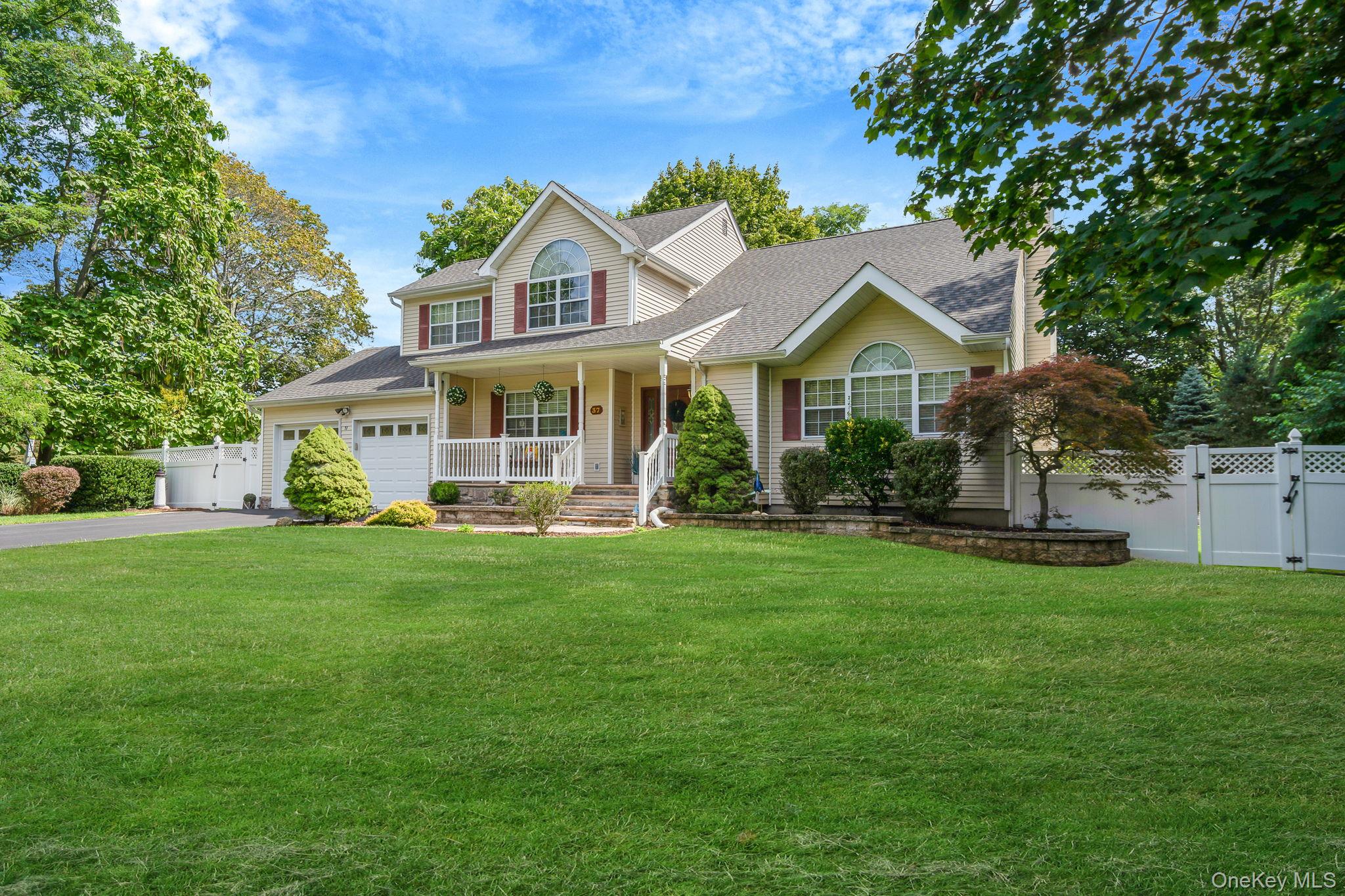 37 Deer Lane, East Setauket, NY 11733