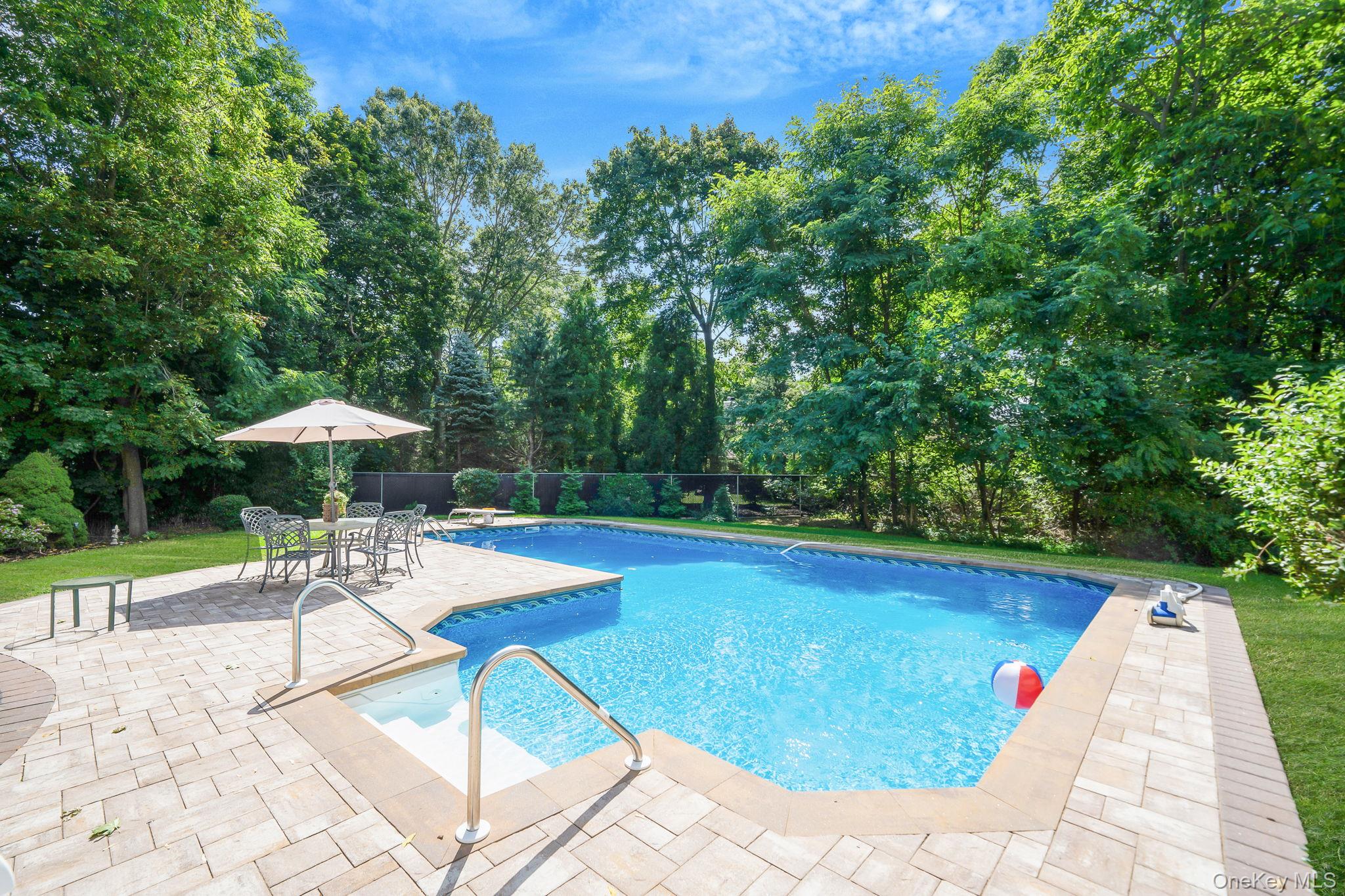 37 Deer Lane, East Setauket, NY 11733