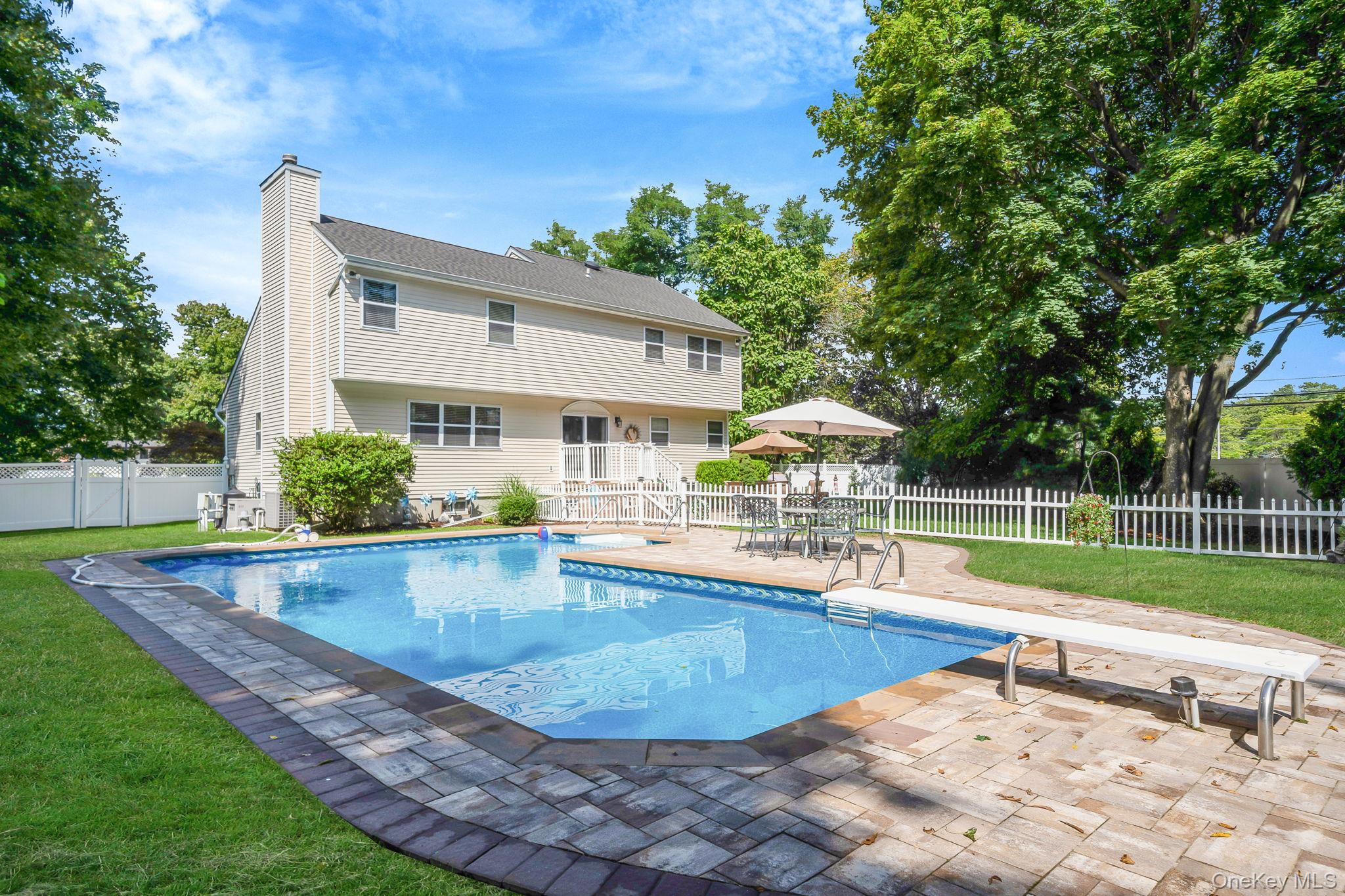 37 Deer Lane, East Setauket, NY 11733