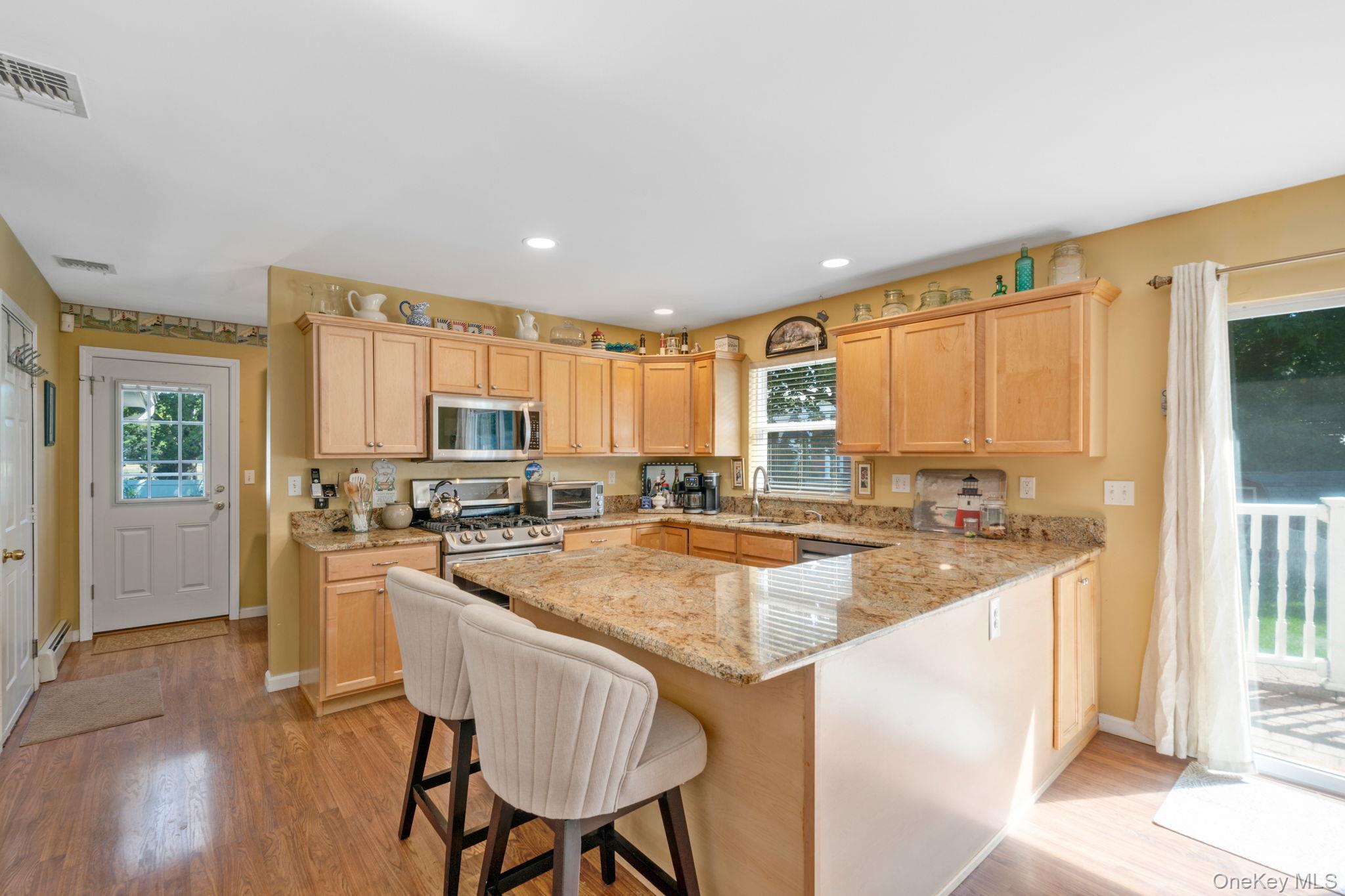 37 Deer Lane, East Setauket, NY 11733