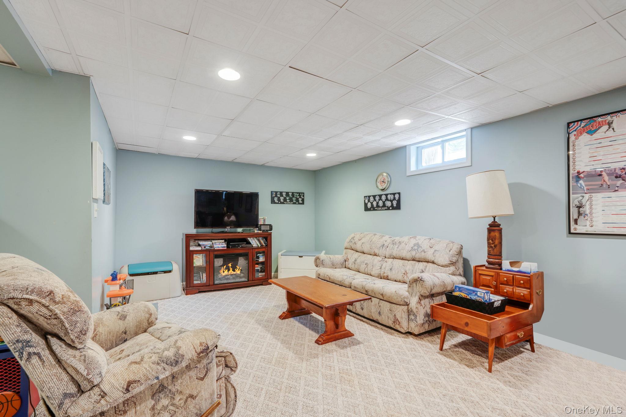 37 Deer Lane, East Setauket, NY 11733