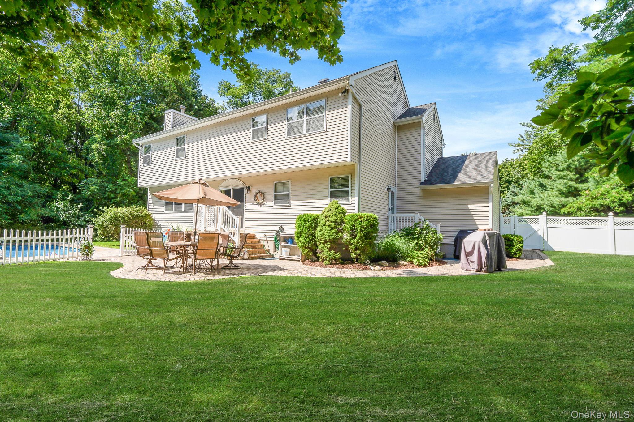 37 Deer Lane, East Setauket, NY 11733