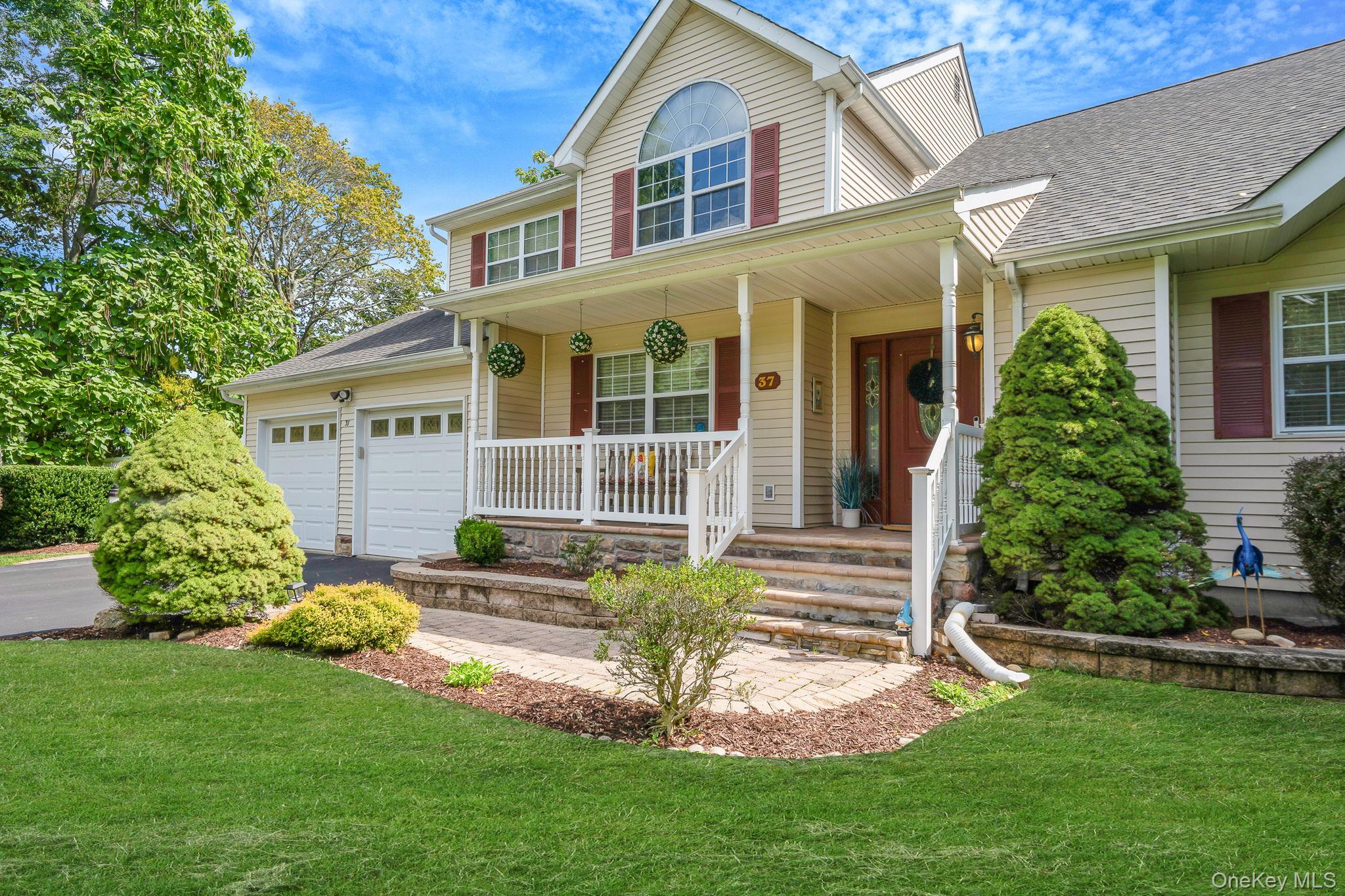 37 Deer Lane, East Setauket, NY 11733