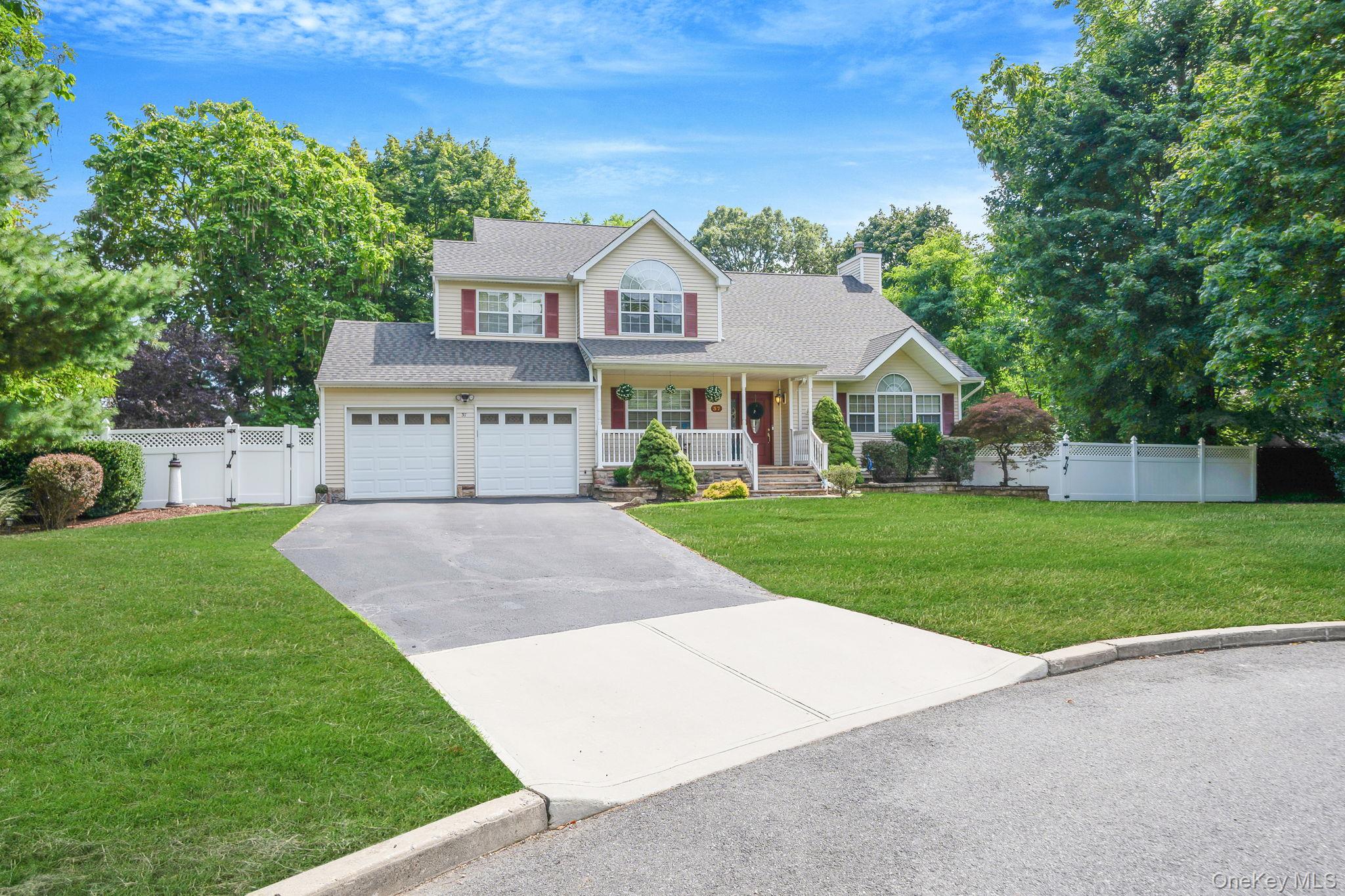 37 Deer Lane, East Setauket, NY 11733