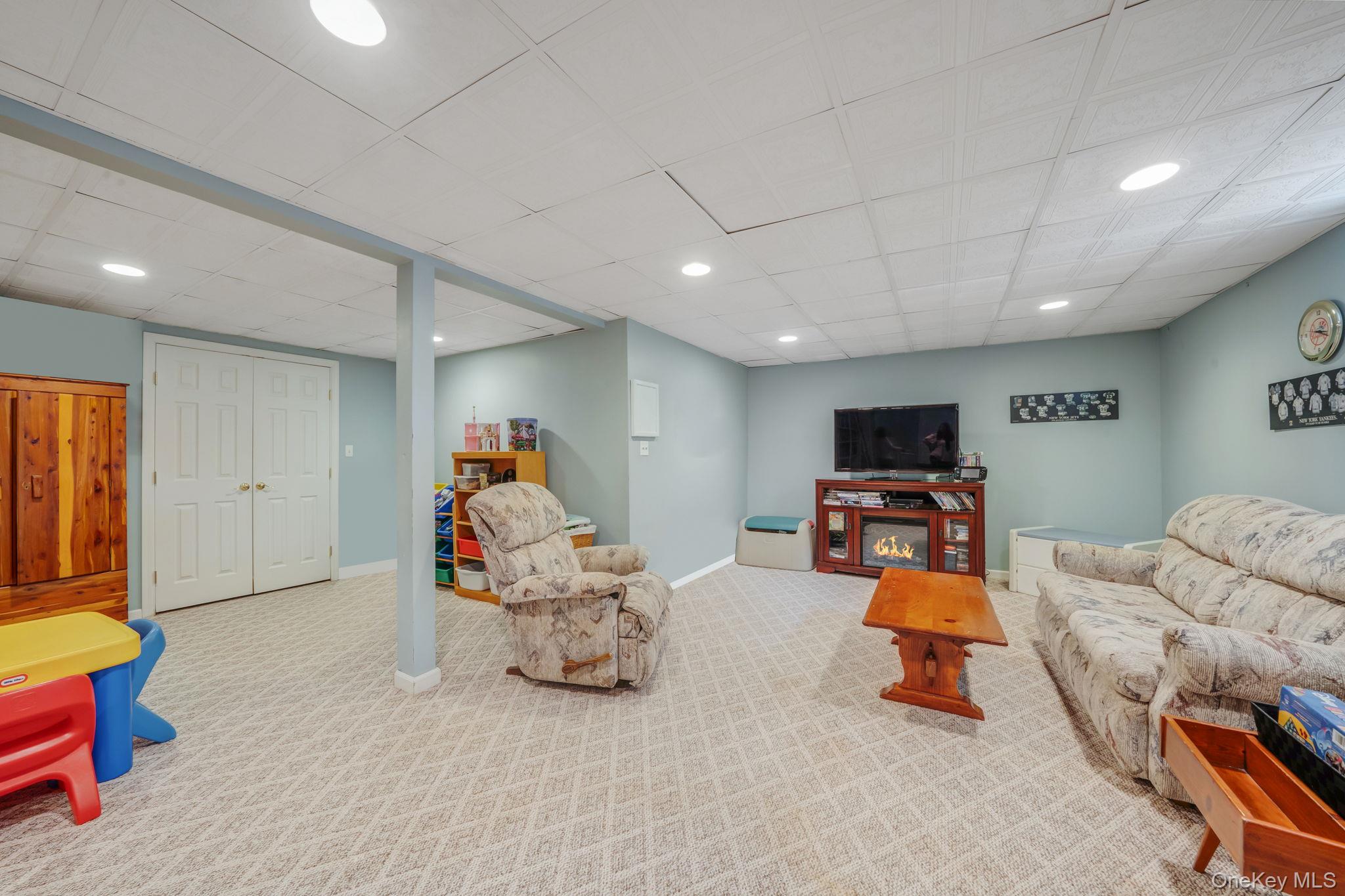 37 Deer Lane, East Setauket, NY 11733