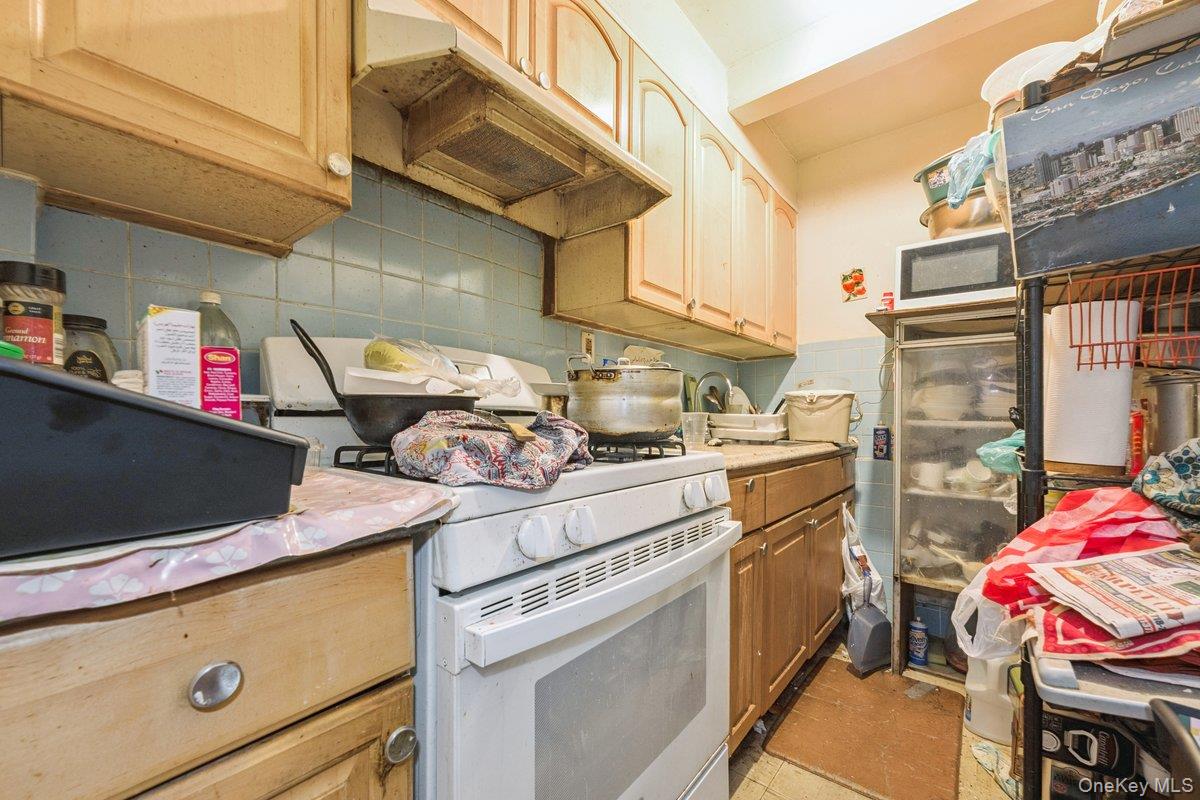 8948 Pontiac Street, Jamaica, NY 11427