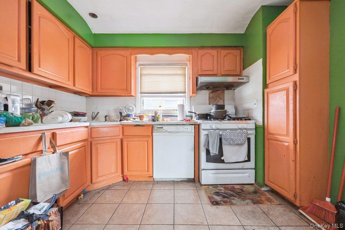 8948 Pontiac Street, Jamaica, NY 11427