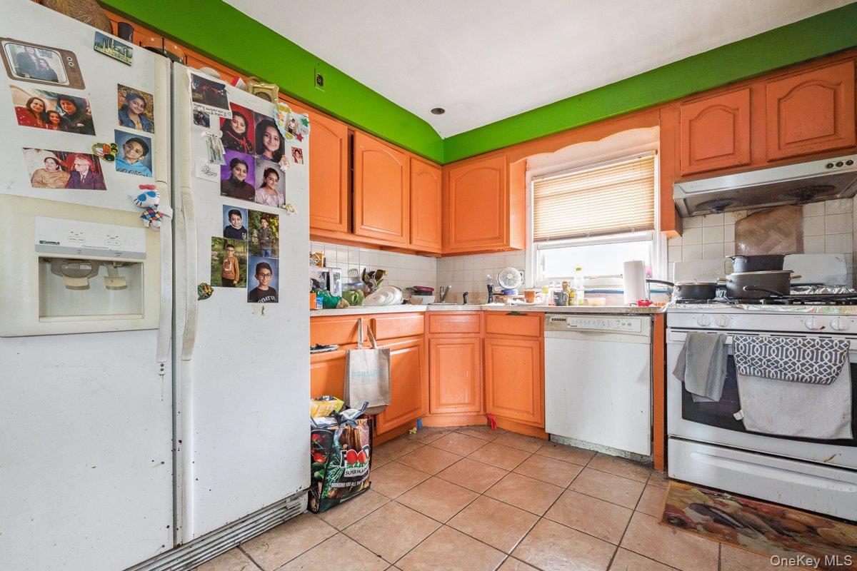 8948 Pontiac Street, Jamaica, NY 11427