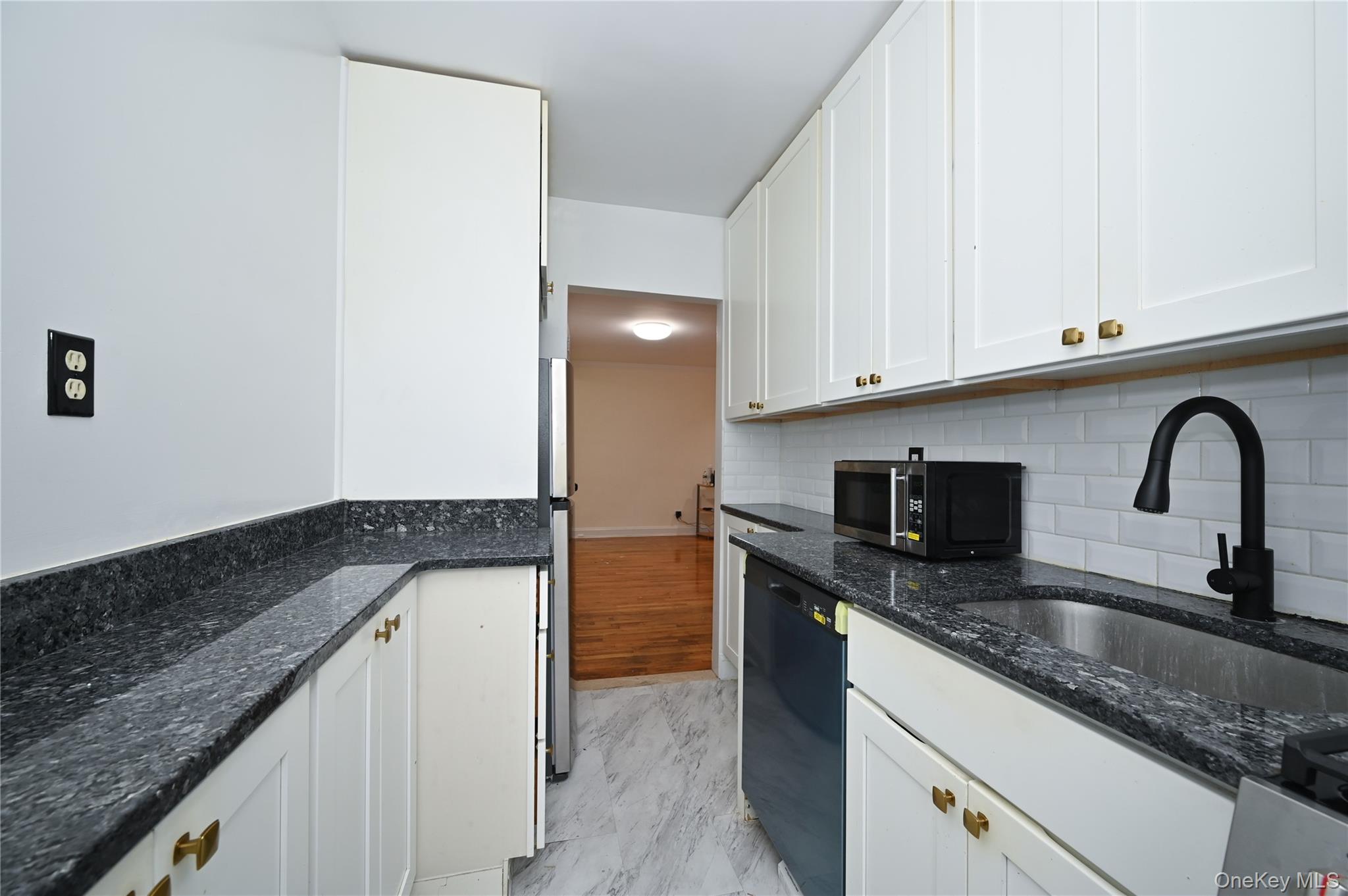 222-89 Braddock Avenue # 2E, Bellerose, NY 11428