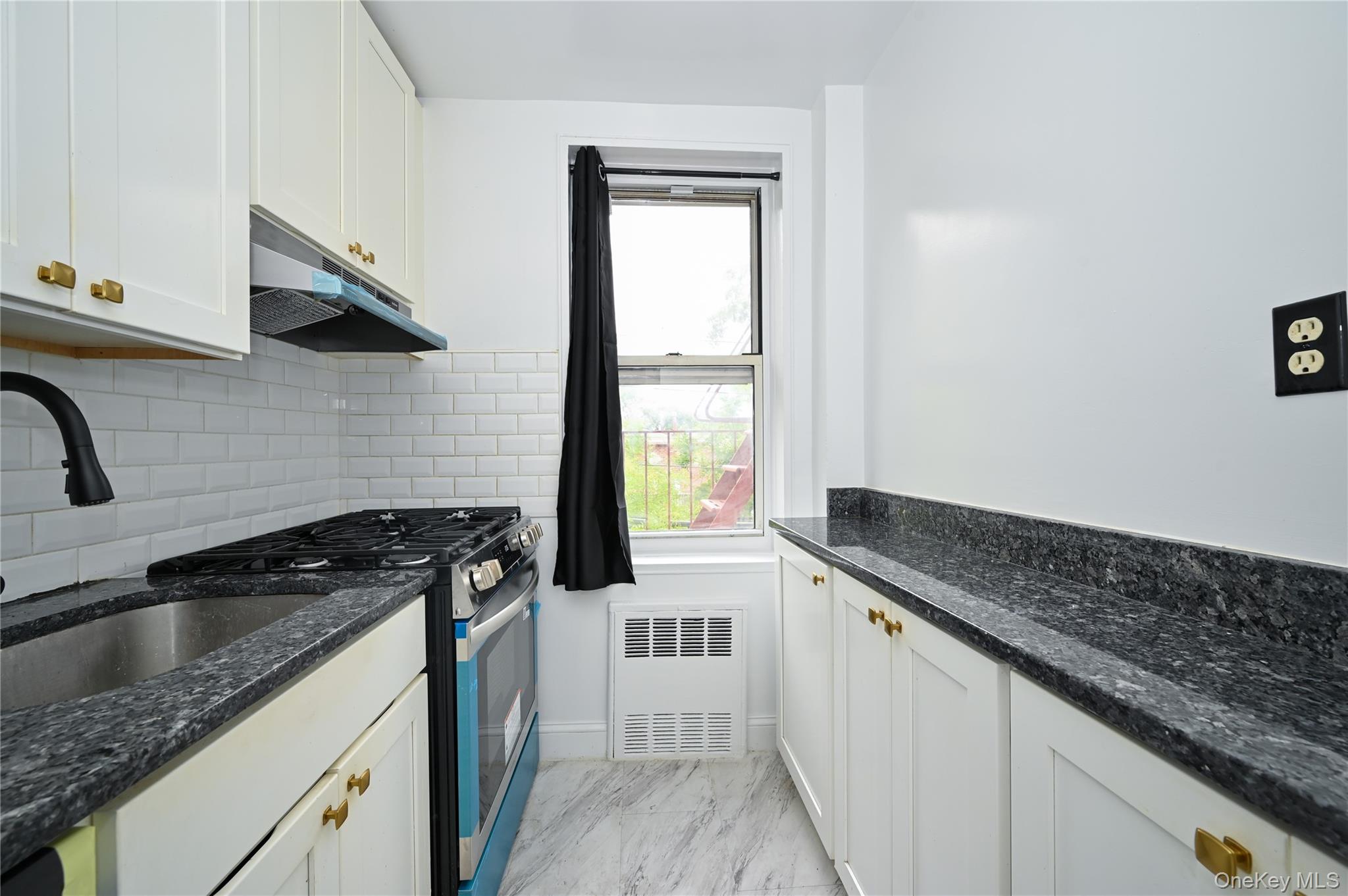 222-89 Braddock Avenue # 2E, Bellerose, NY 11428