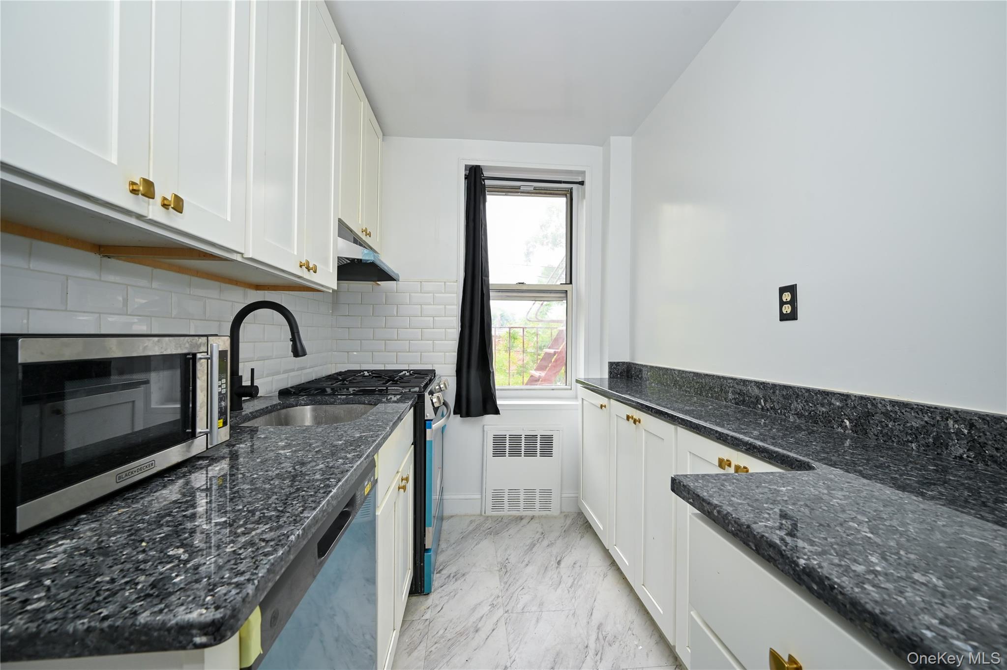 222-89 Braddock Avenue # 2E, Bellerose, NY 11428