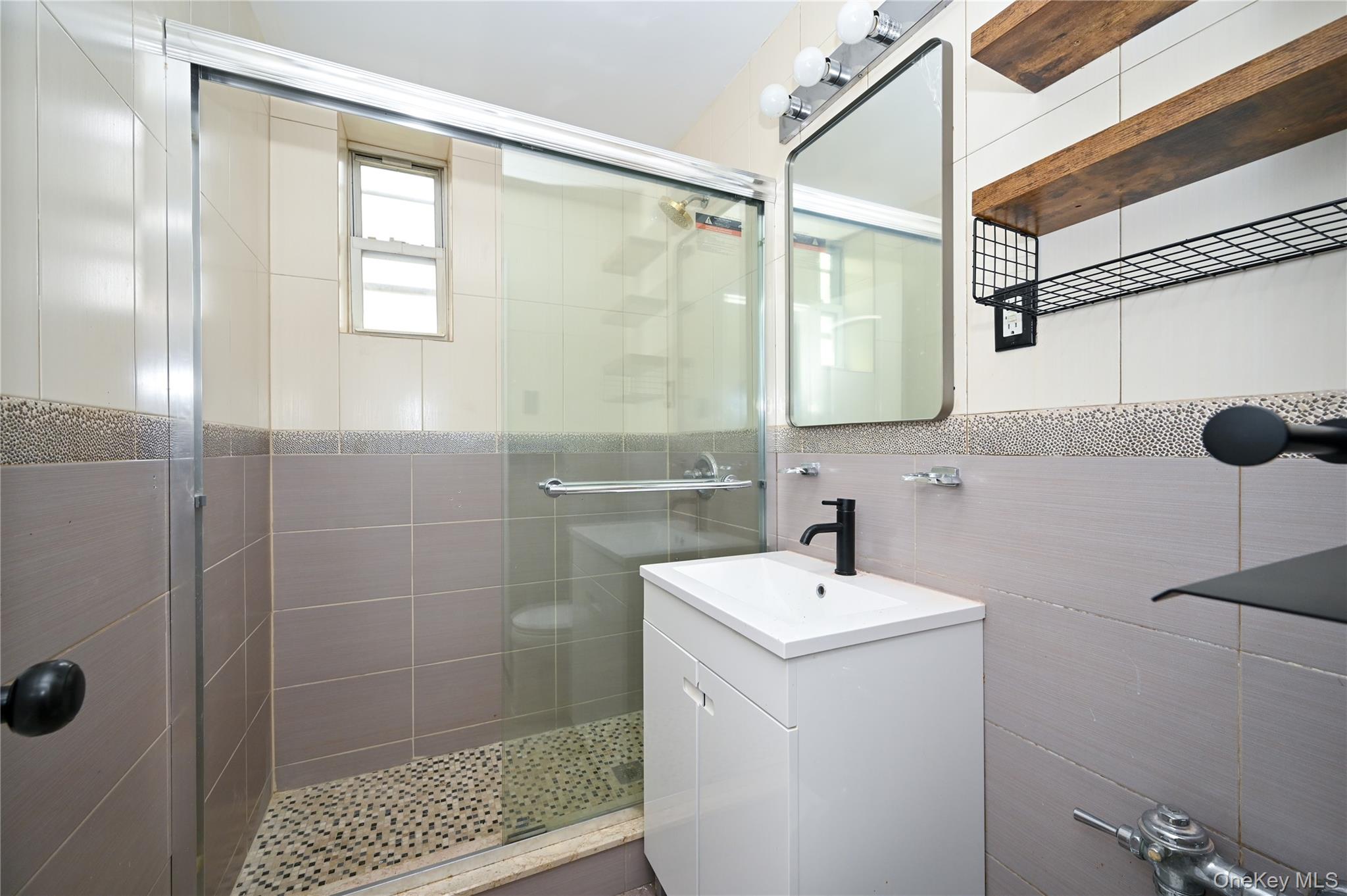 222-89 Braddock Avenue # 2E, Bellerose, NY 11428