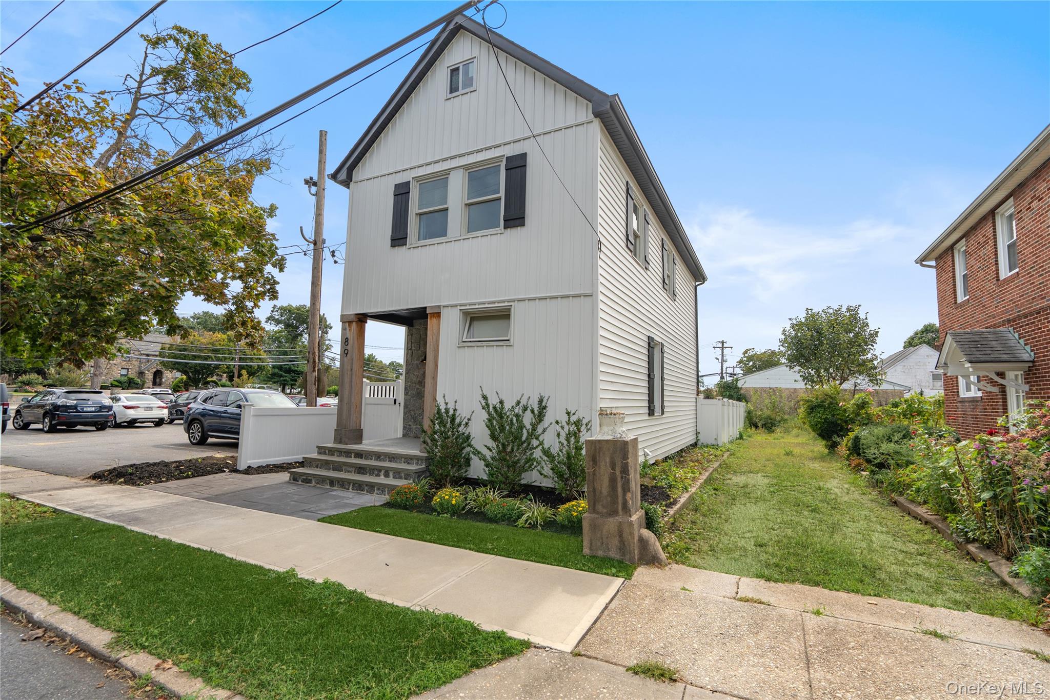 89 5th Avenue, Westbury, NY 11590