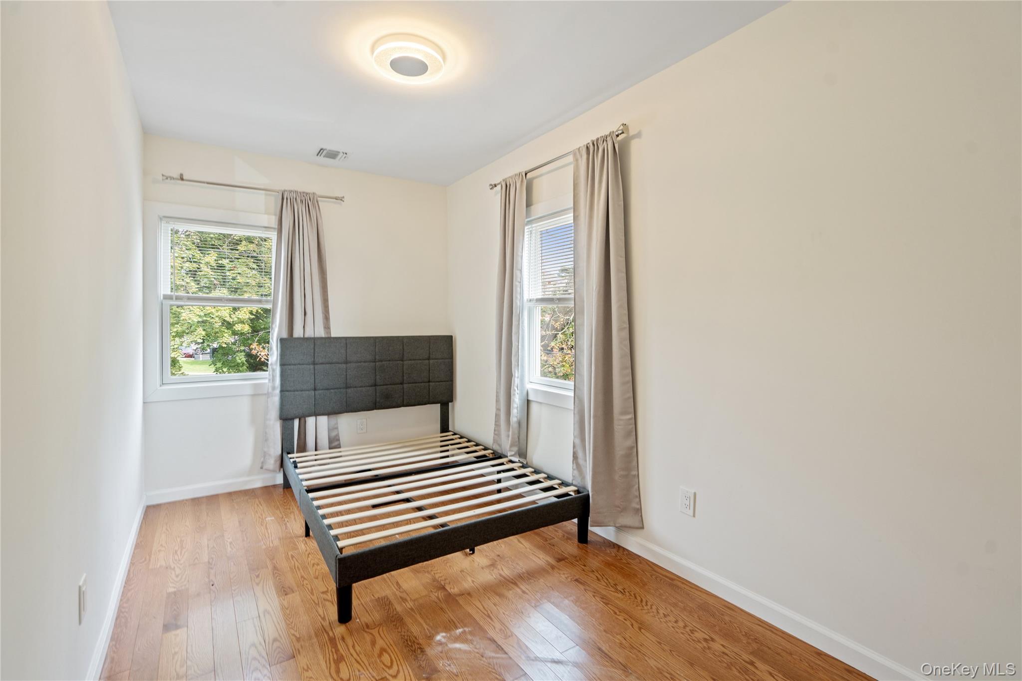 89 5th Avenue, Westbury, NY 11590