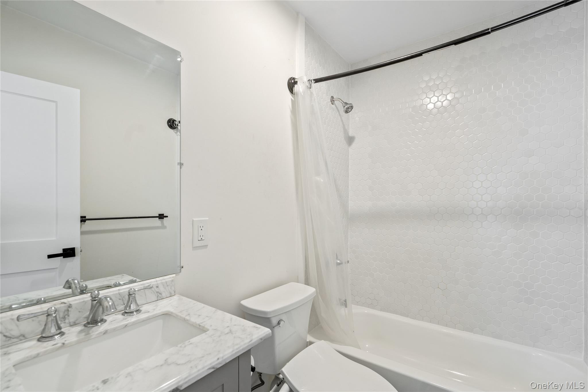 89 5th Avenue, Westbury, NY 11590