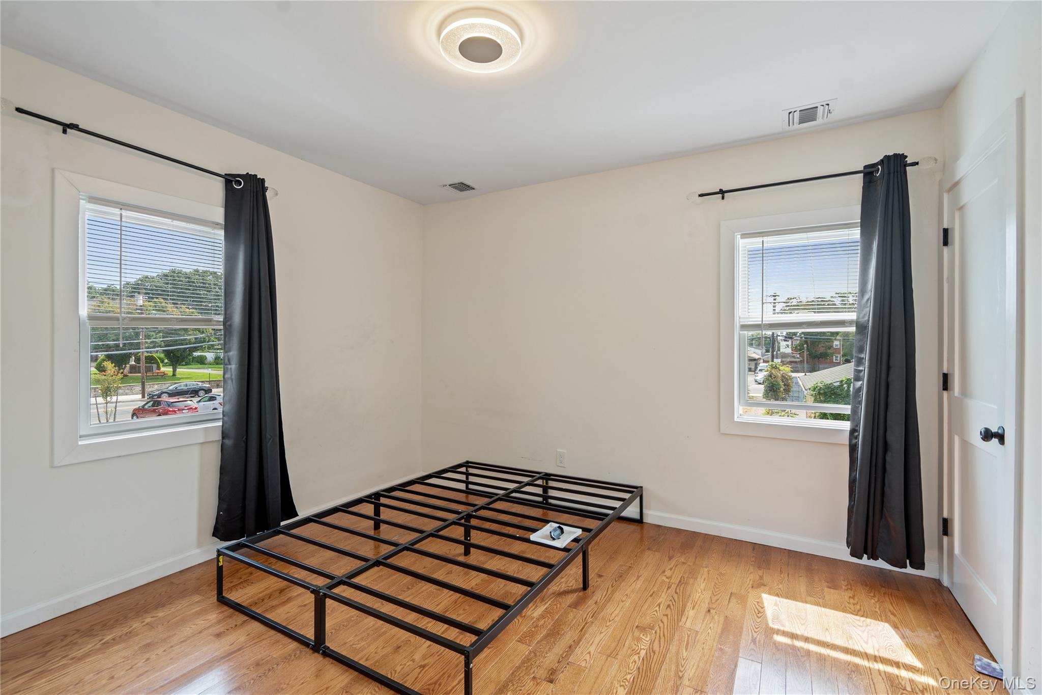 89 5th Avenue, Westbury, NY 11590