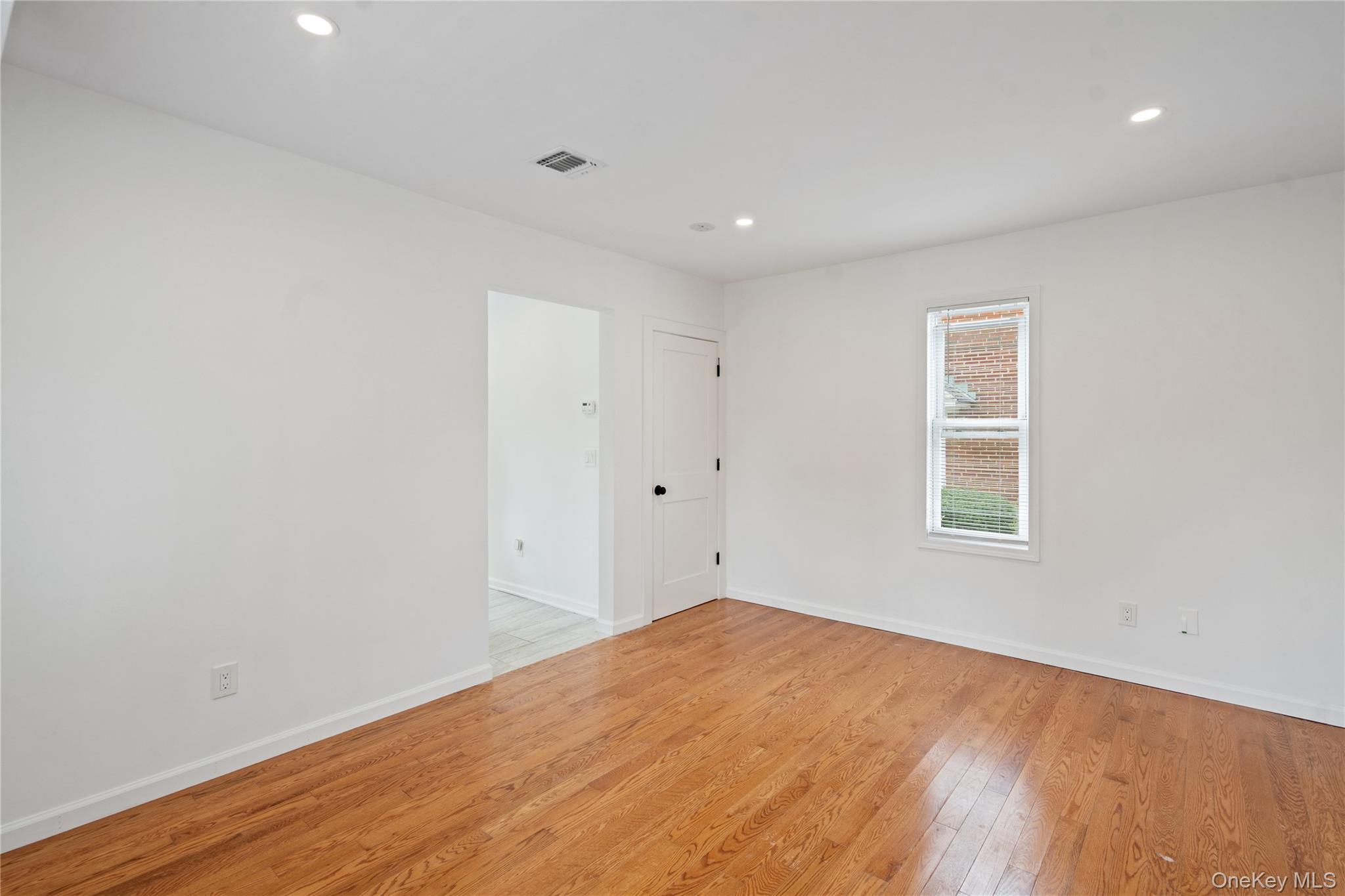 89 5th Avenue, Westbury, NY 11590