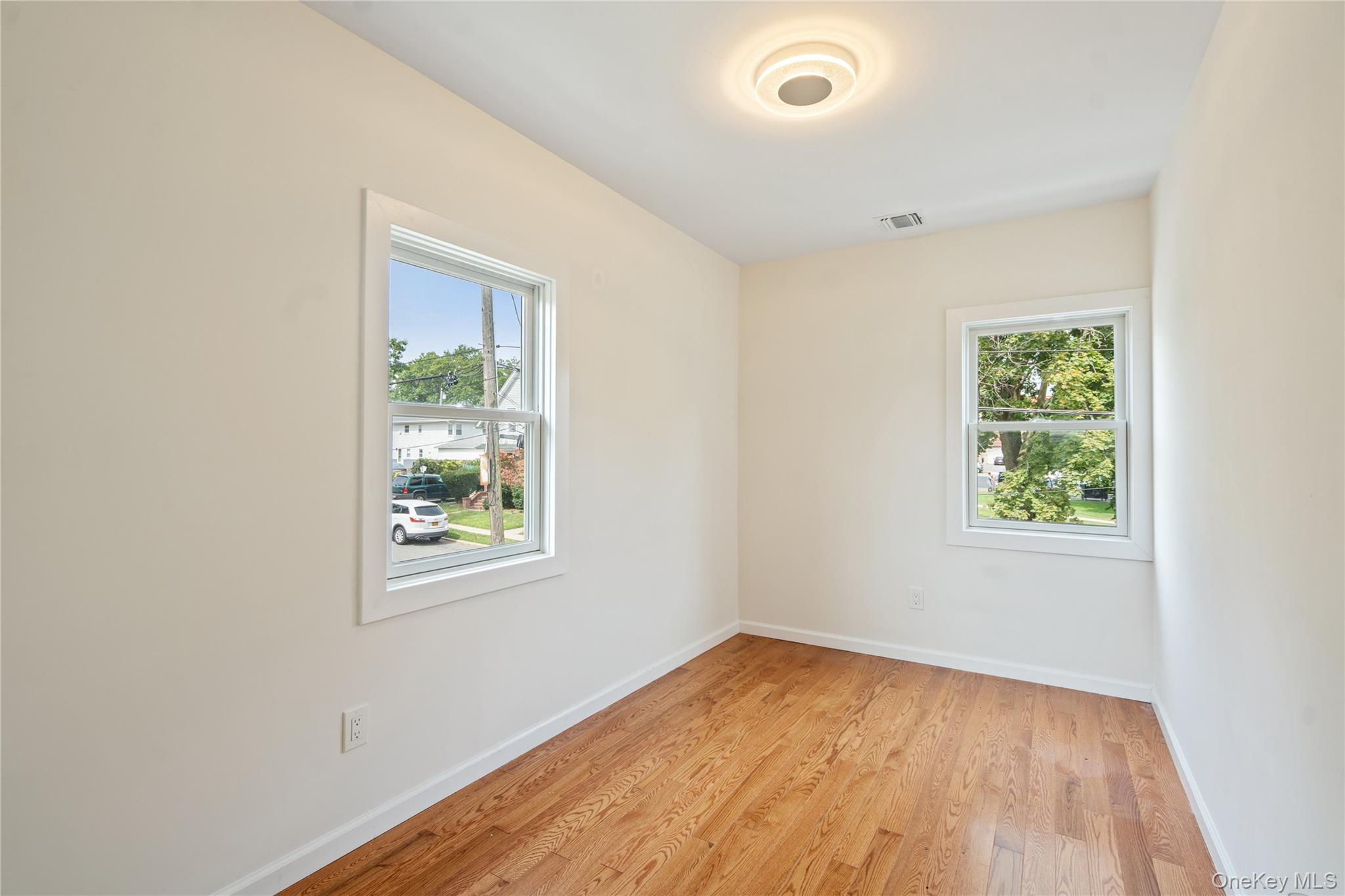 89 5th Avenue, Westbury, NY 11590