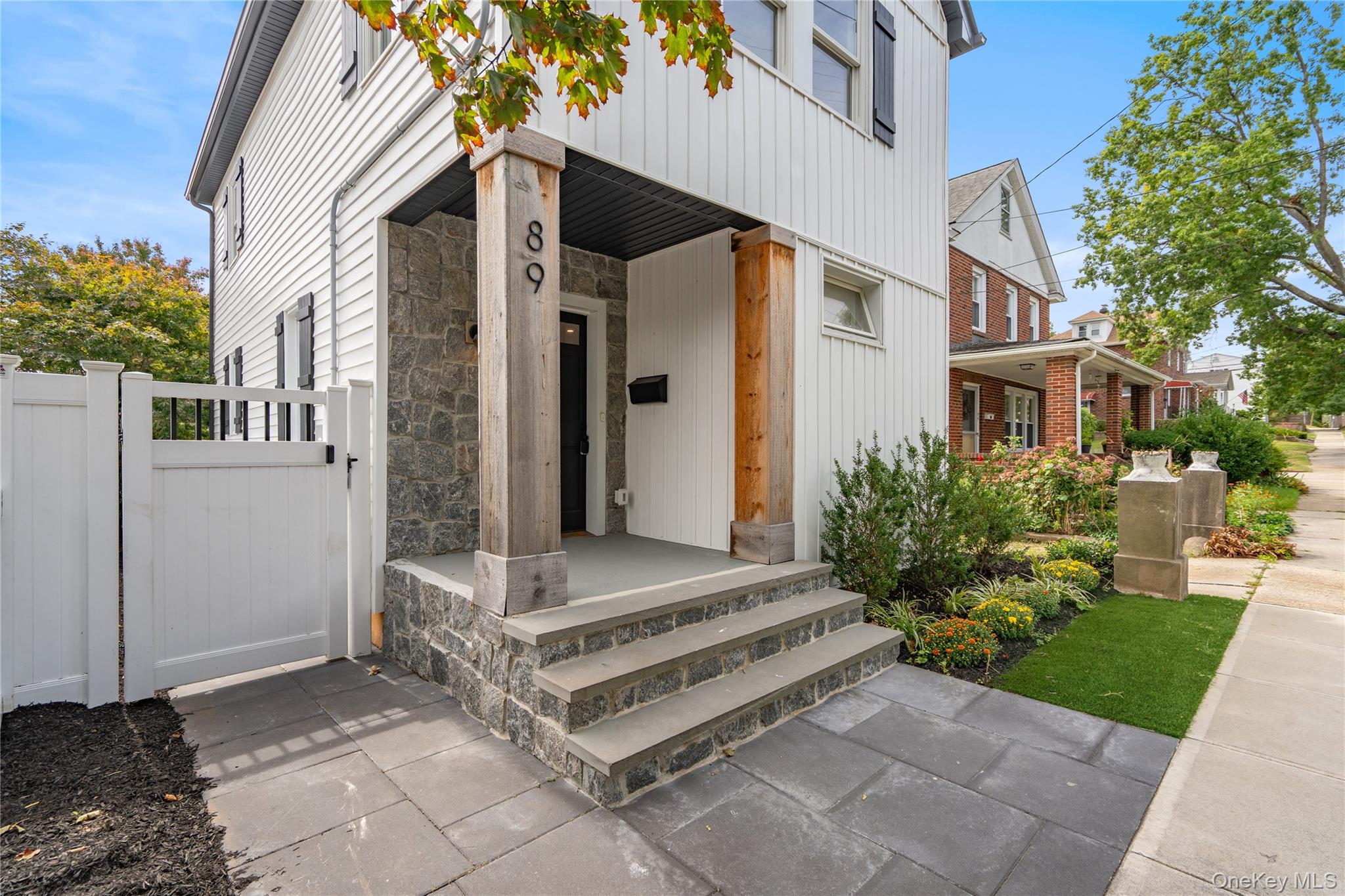 89 5th Avenue, Westbury, NY 11590