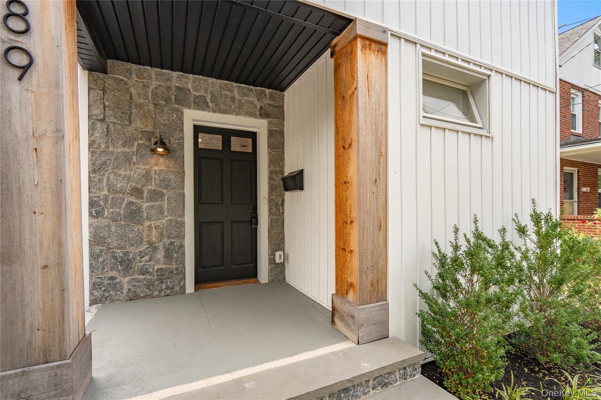 89 5th Avenue, Westbury, NY 11590