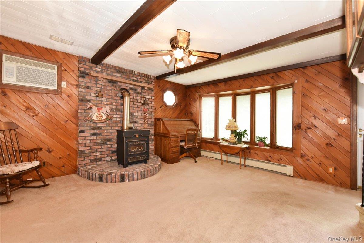 366 W Gates Avenue, Lindenhurst, NY 11757