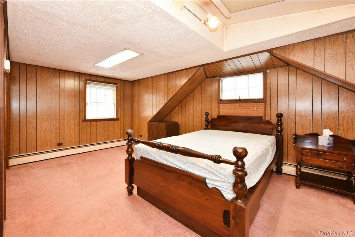 366 W Gates Avenue, Lindenhurst, NY 11757