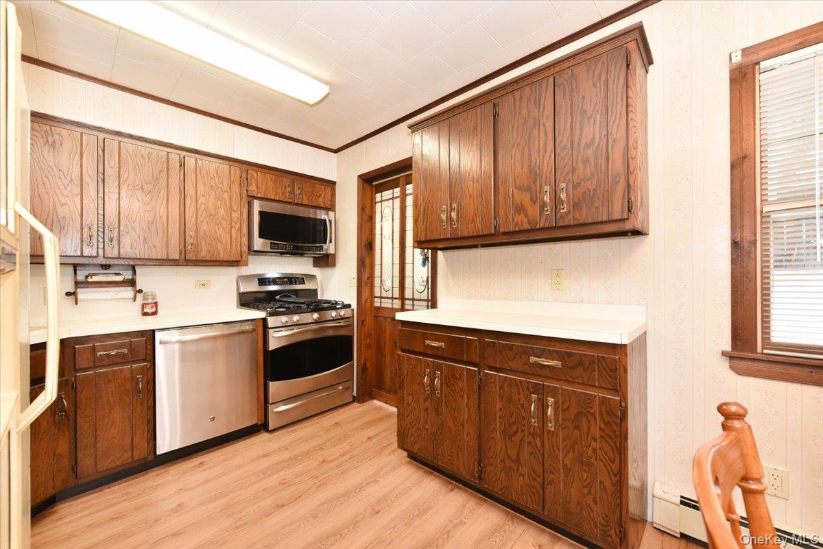 366 W Gates Avenue, Lindenhurst, NY 11757