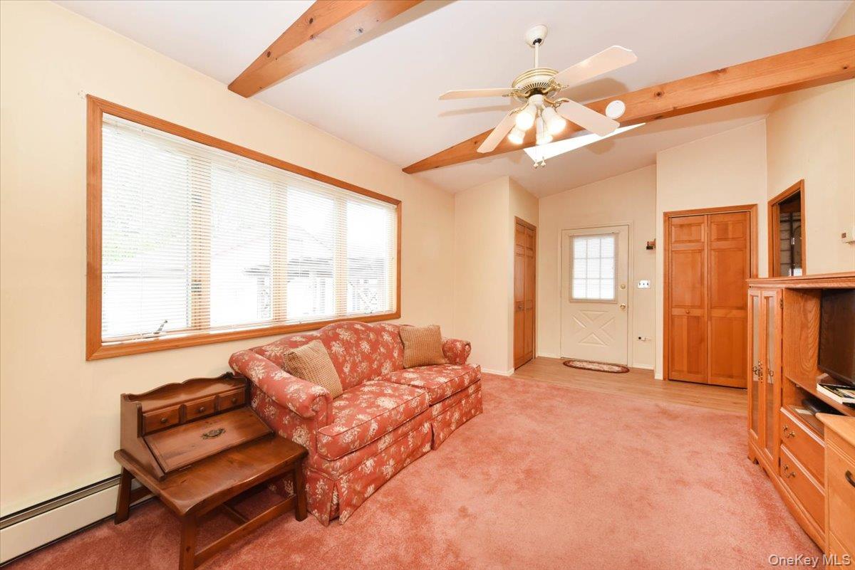 366 W Gates Avenue, Lindenhurst, NY 11757