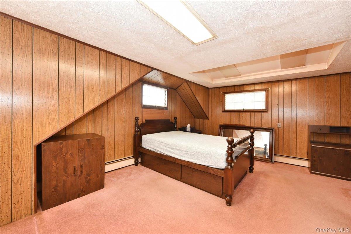 366 W Gates Avenue, Lindenhurst, NY 11757