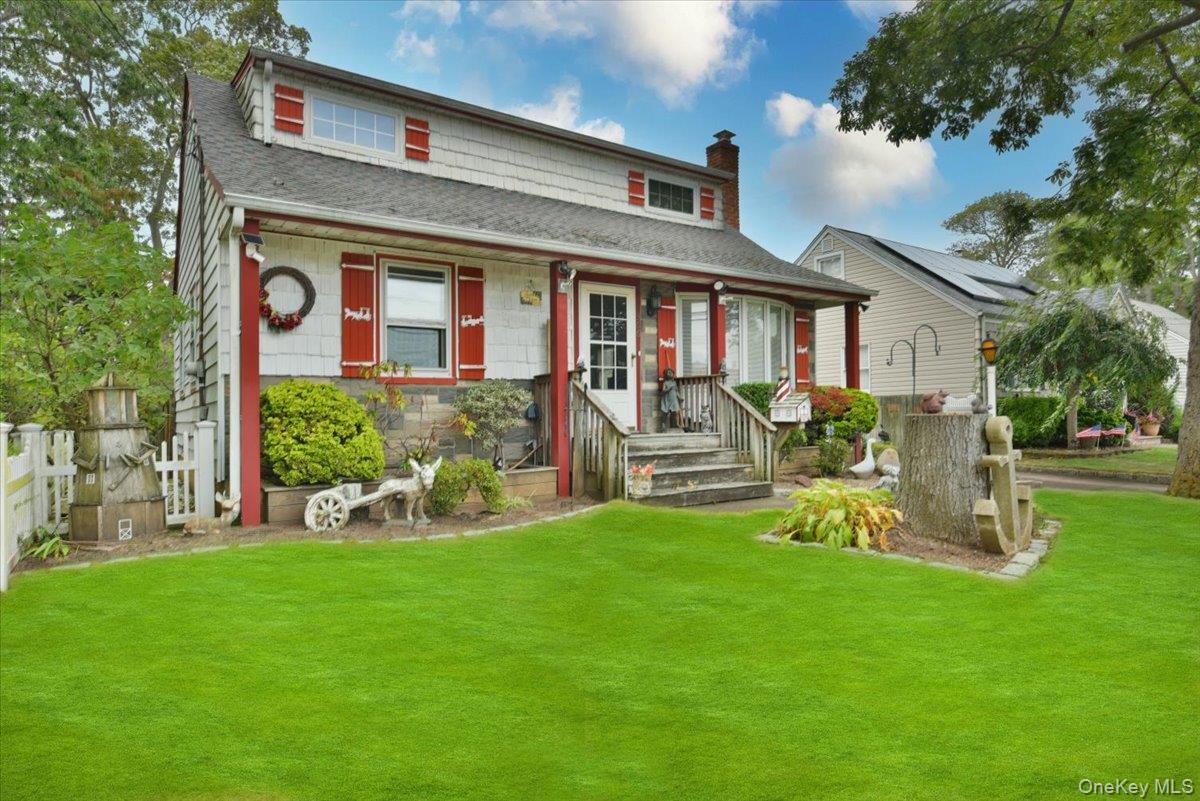 366 W Gates Avenue, Lindenhurst, NY 11757