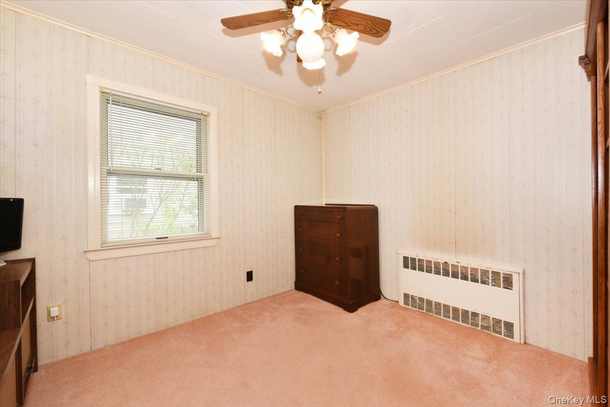 366 W Gates Avenue, Lindenhurst, NY 11757