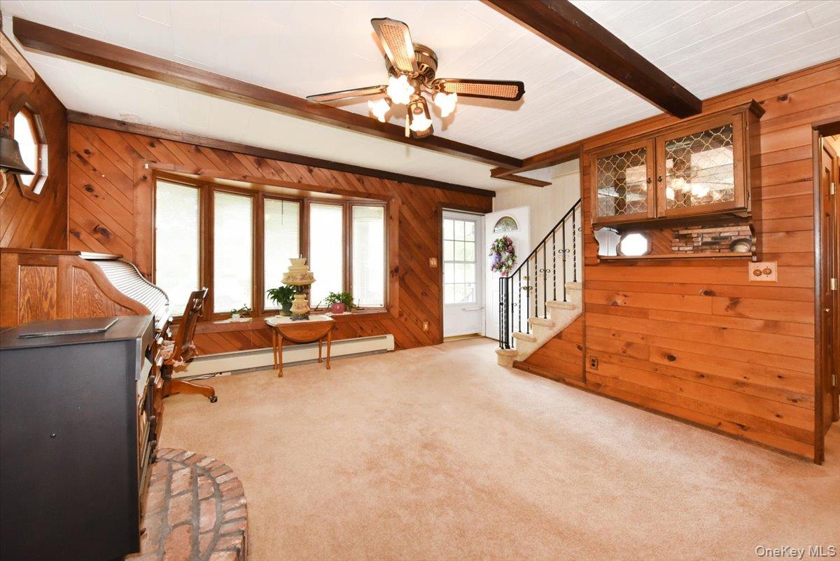 366 W Gates Avenue, Lindenhurst, NY 11757