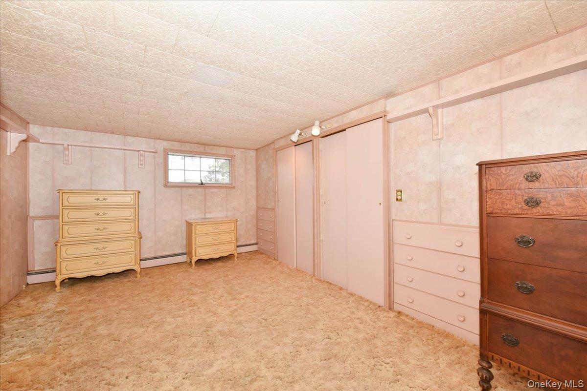 366 W Gates Avenue, Lindenhurst, NY 11757