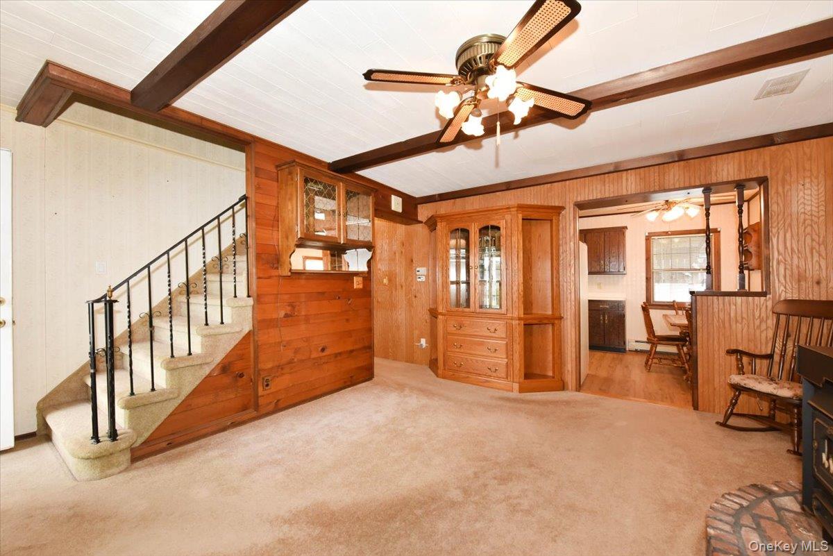 366 W Gates Avenue, Lindenhurst, NY 11757