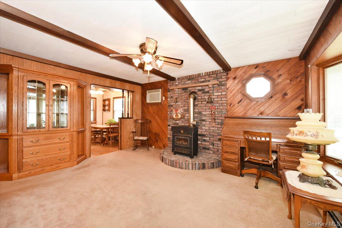 366 W Gates Avenue, Lindenhurst, NY 11757